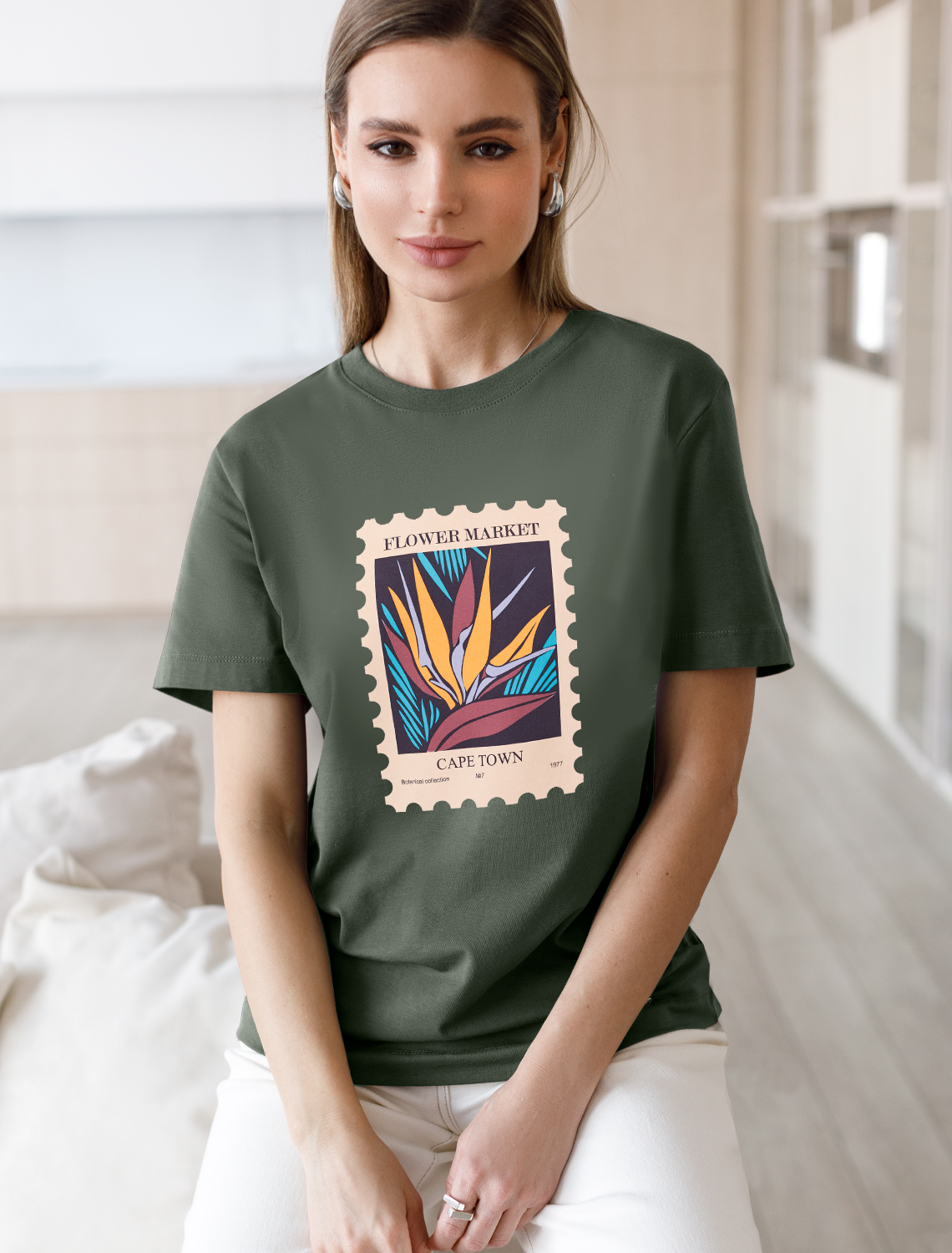 картинка Футболка женская т.оливковый_flower_market магазин Одежда+ являющийся официальным дистрибьютором в России 