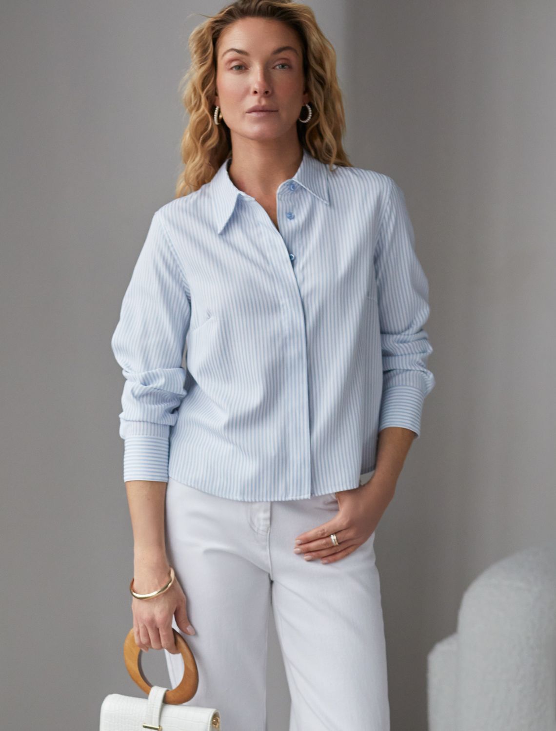 картинка Блузка женская белый-голубой от магазина Одежда+