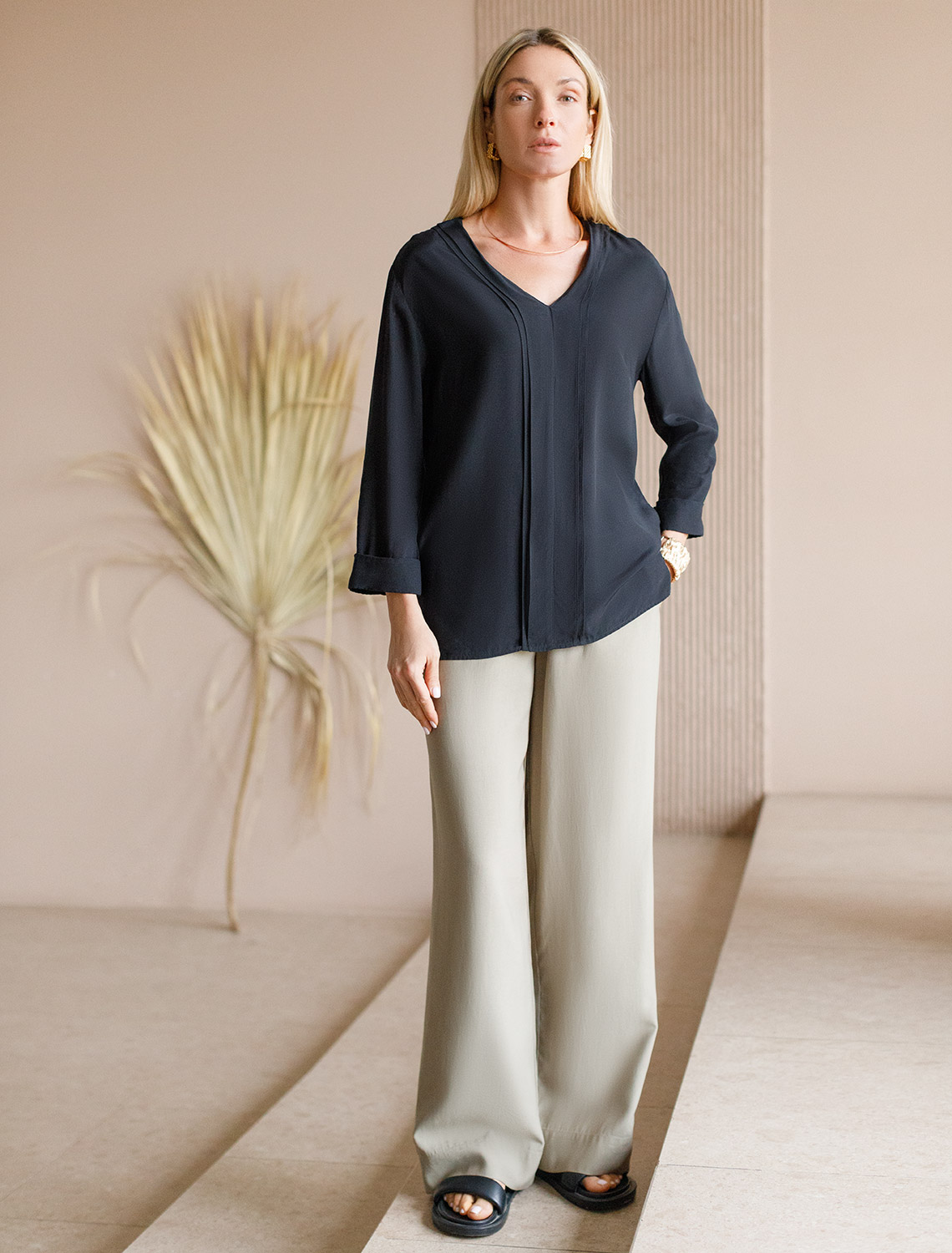 картинка Блузка женская черный от магазина Одежда+