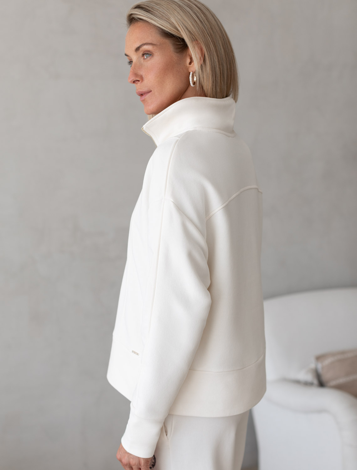 картинка Джемпер женский молочный от магазина Одежда+