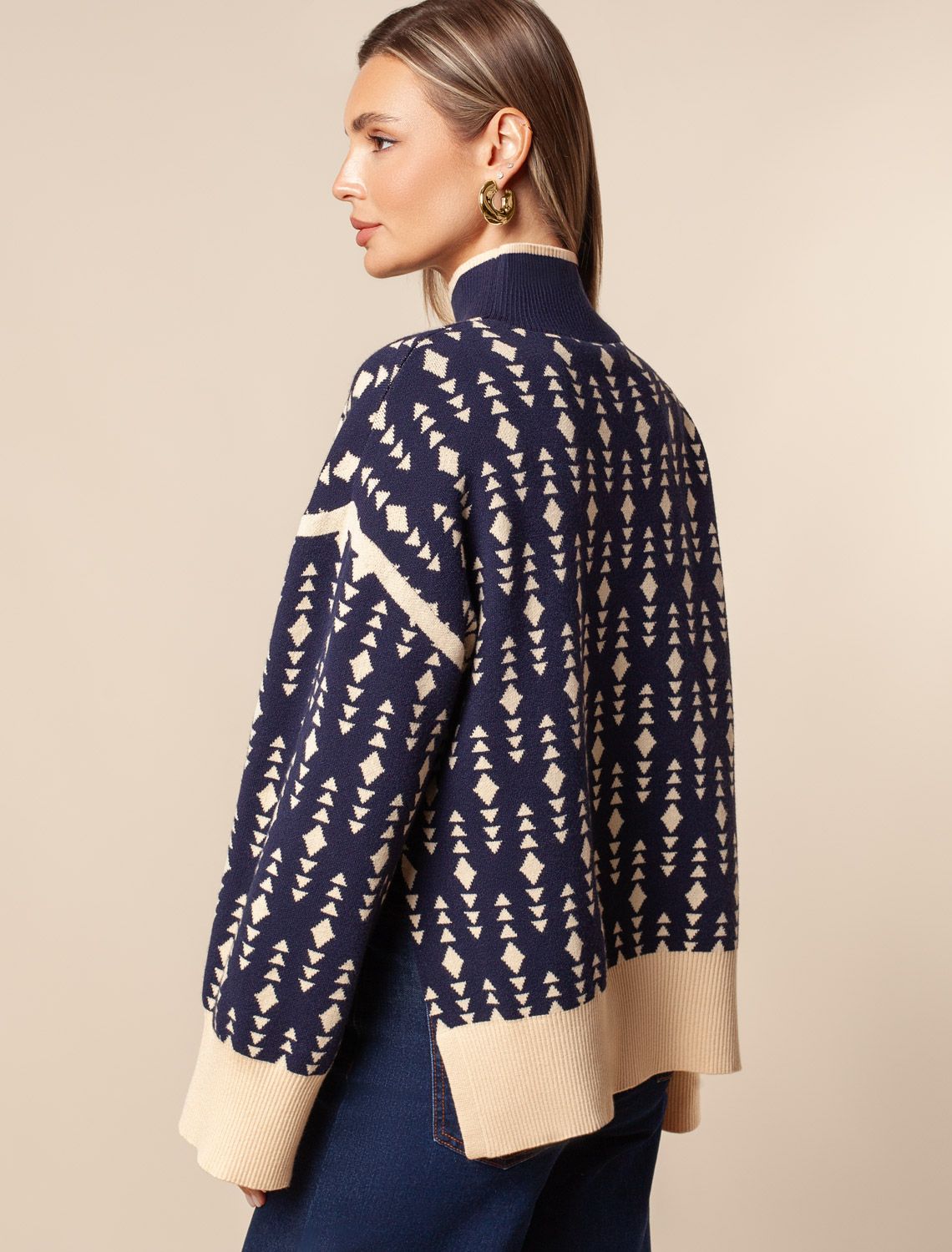 картинка Свитер женский синий-бежевый от магазина Одежда+