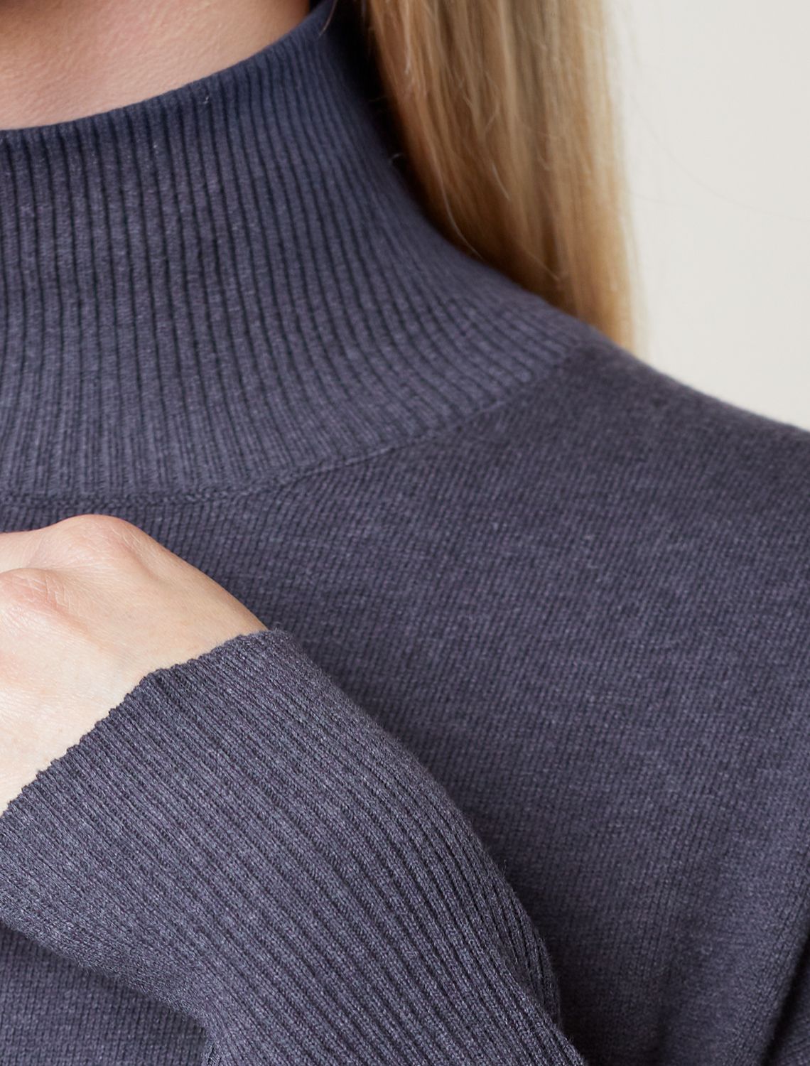 картинка Платье вязаное женское серый меланж от магазина Одежда+