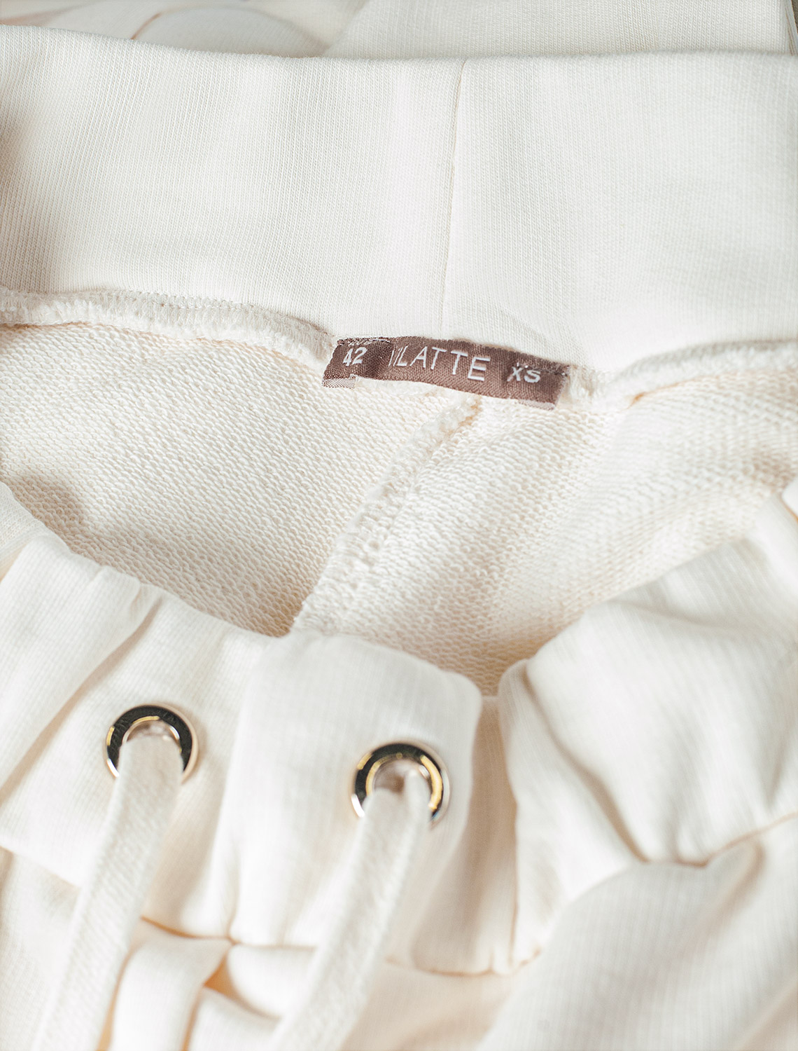 картинка Брюки женские молочный от магазина Одежда+