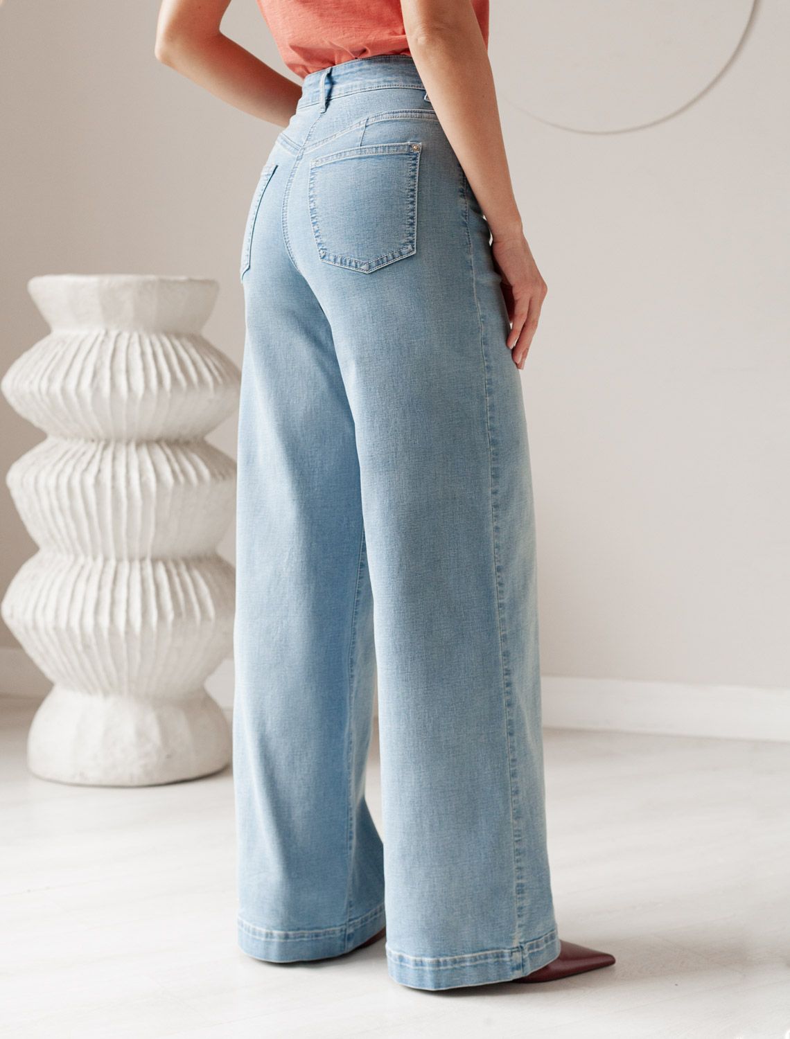 картинка Джинсы женские голубой от магазина Одежда+