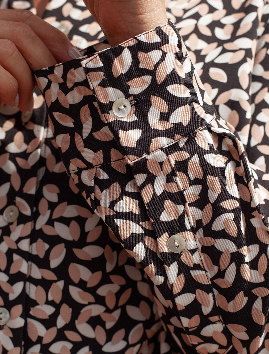 картинка Блузка женская черный-бежевый от магазина Одежда+