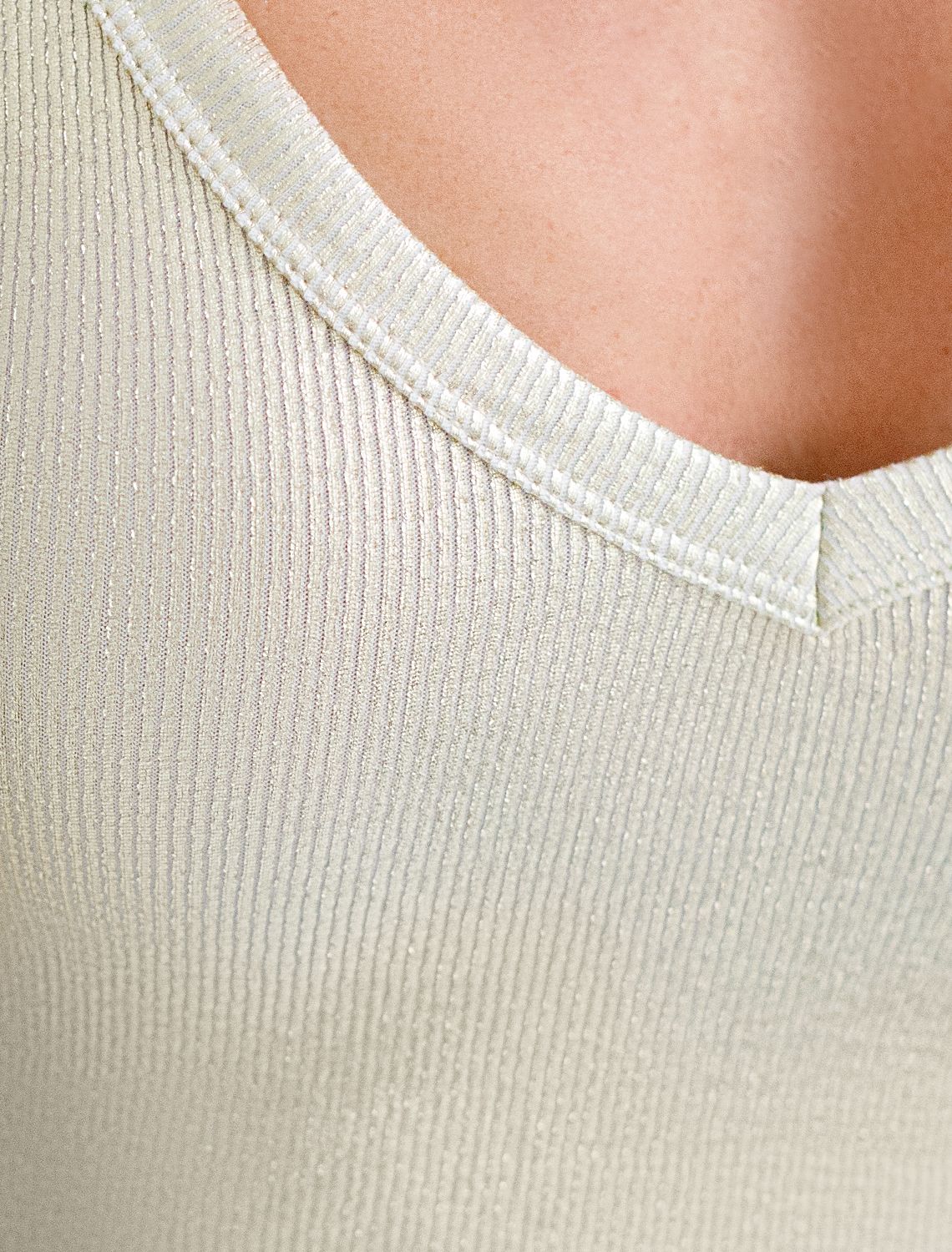 картинка Футболка женская матовое светлое золото магазин Одежда+ являющийся официальным дистрибьютором в России 