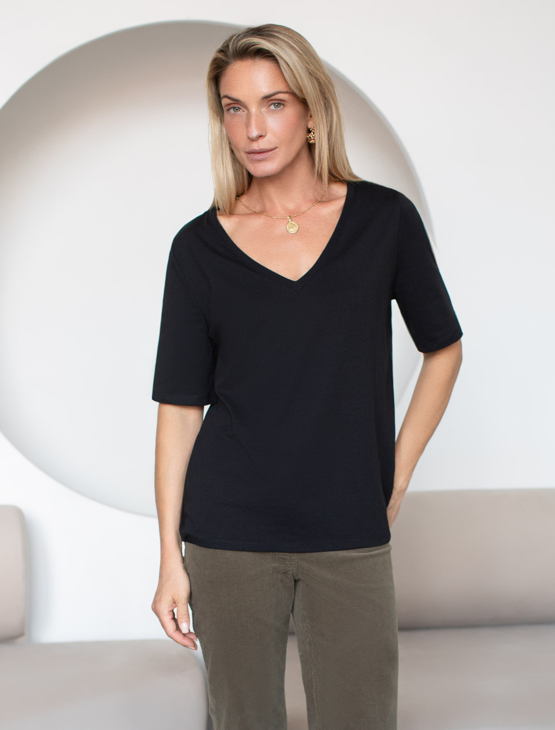 картинка Футболка женская черный от магазина Одежда+