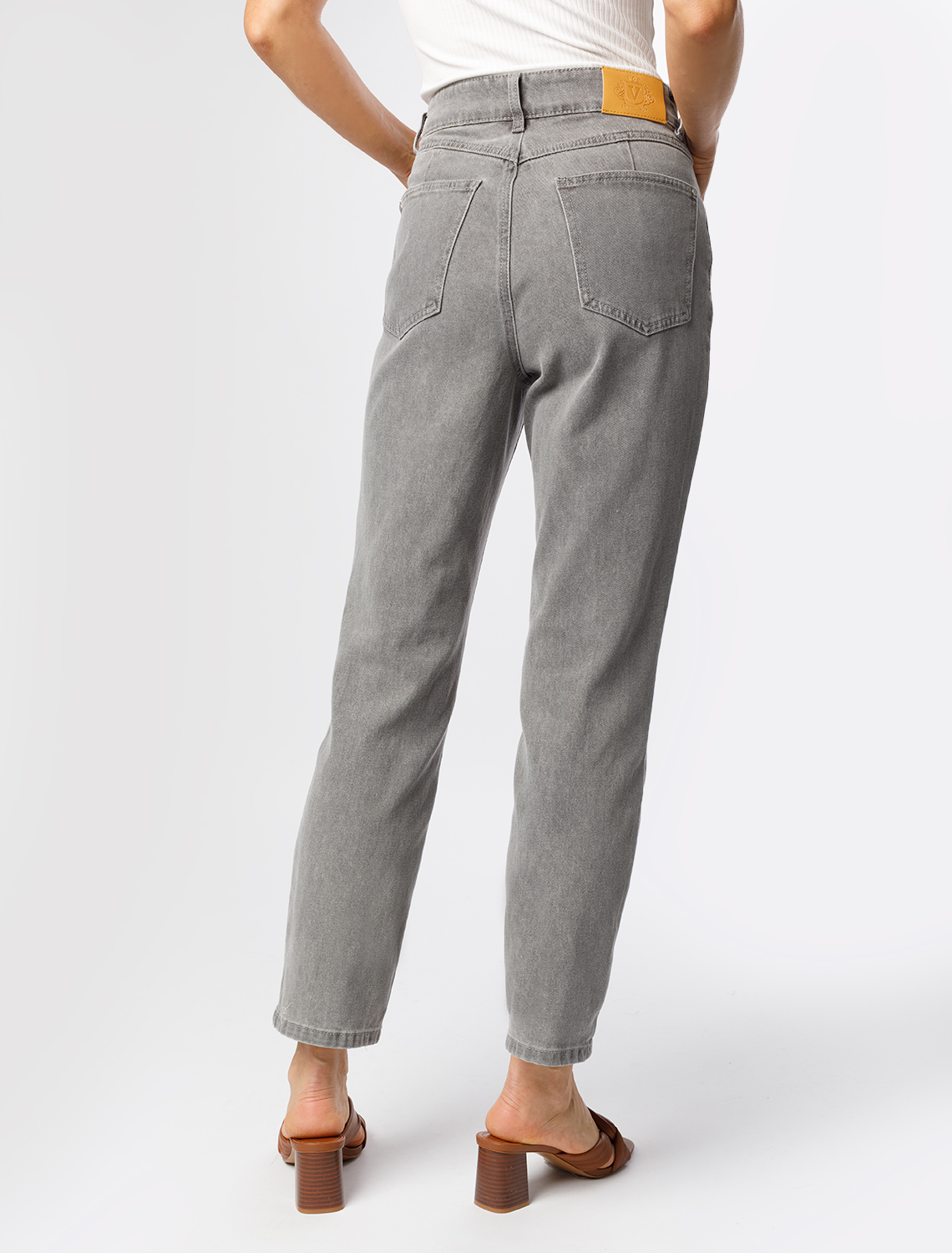 картинка Джинсы женские серый от магазина Одежда+