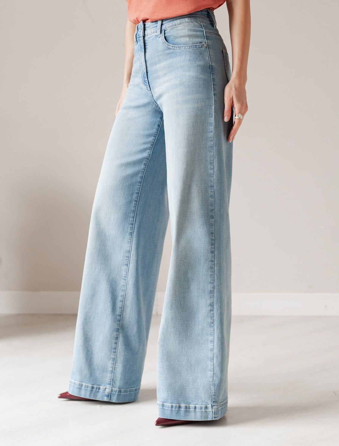 картинка Джинсы женские голубой от магазина Одежда+