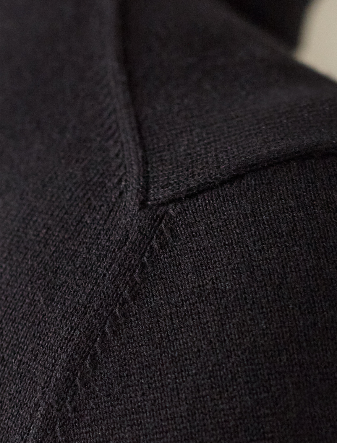 картинка Свитер мужской черный магазин Одежда+ являющийся официальным дистрибьютором в России 