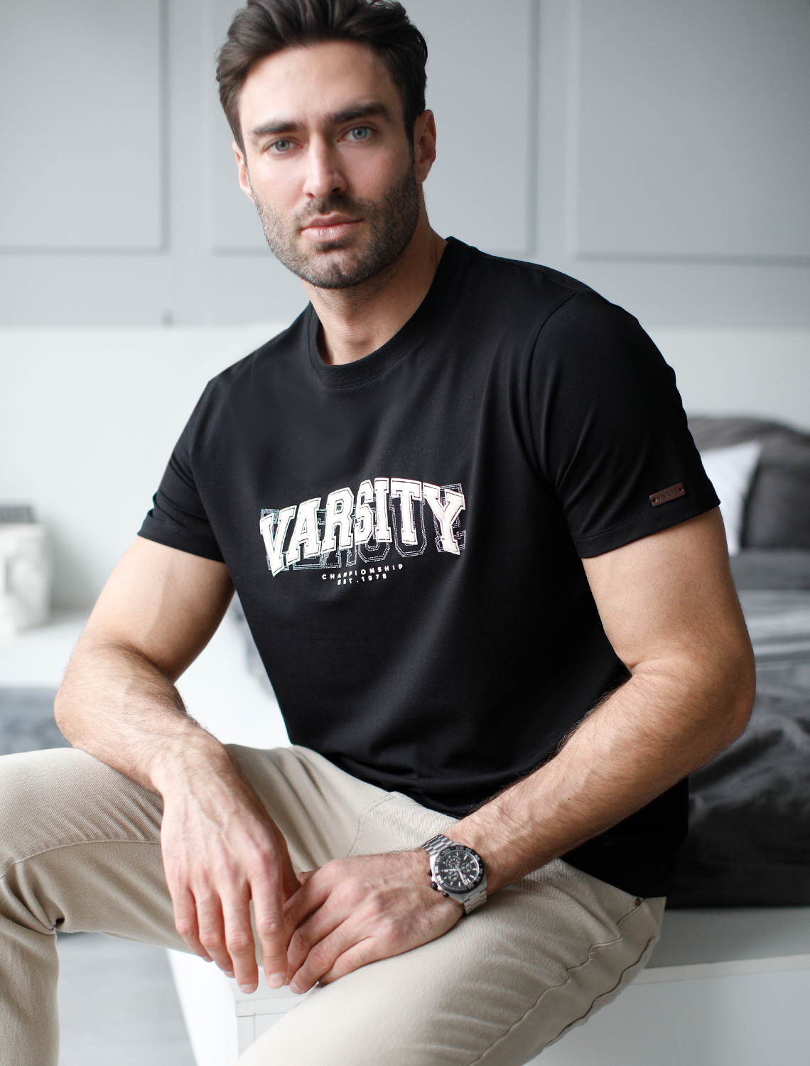 картинка Футболка мужская черный_varsity от магазина Одежда+