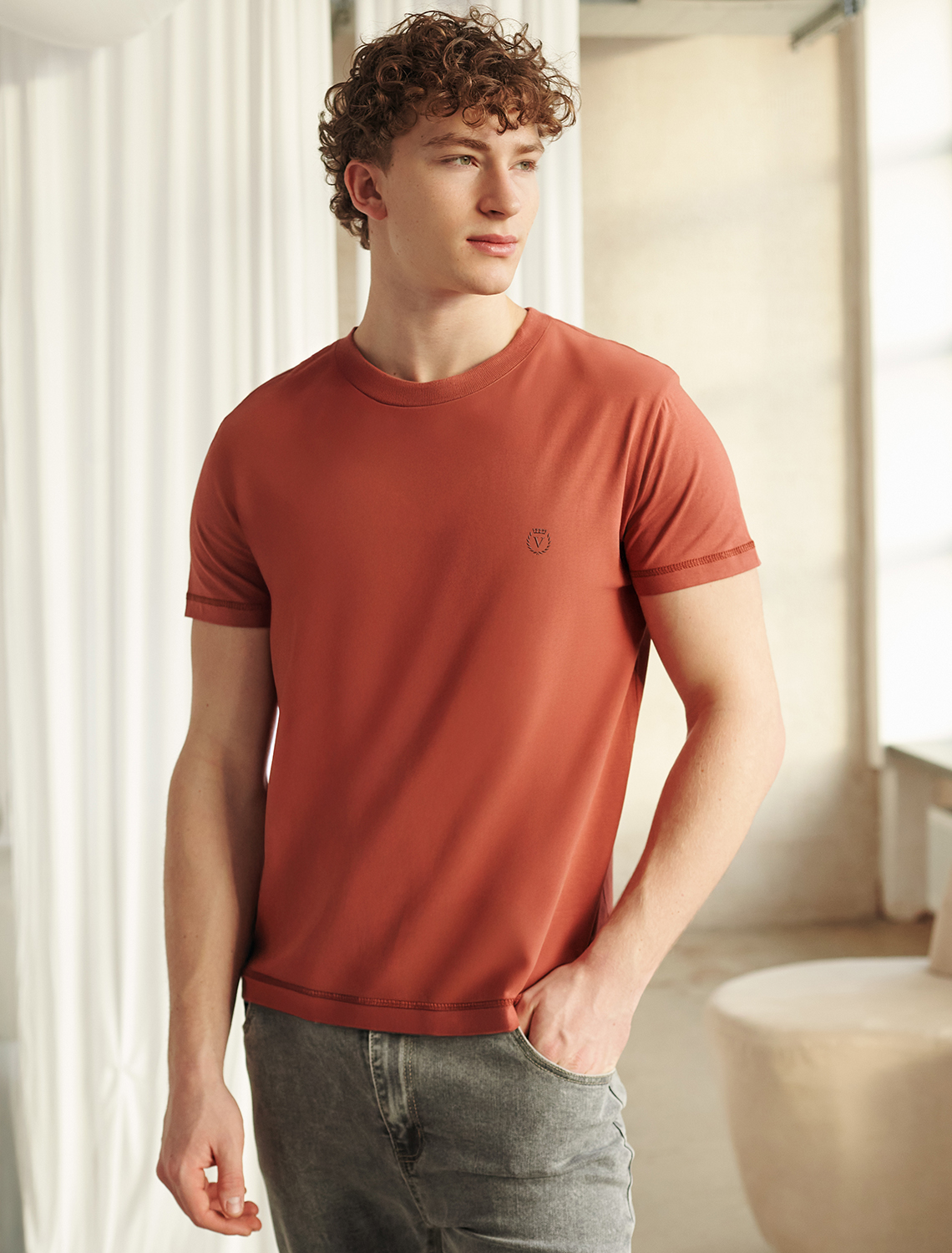 картинка Футболка мужская кирпичный магазин Одежда+ являющийся официальным дистрибьютором в России 