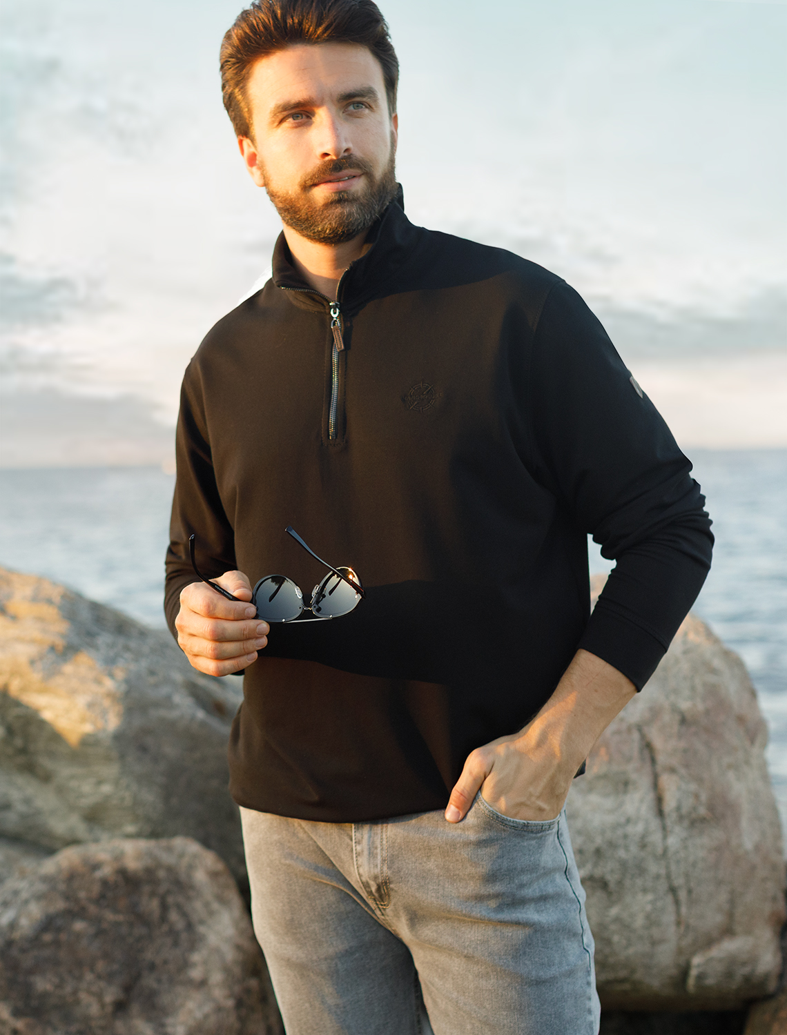 картинка Джемпер мужской черный магазин Одежда+ являющийся официальным дистрибьютором в России 