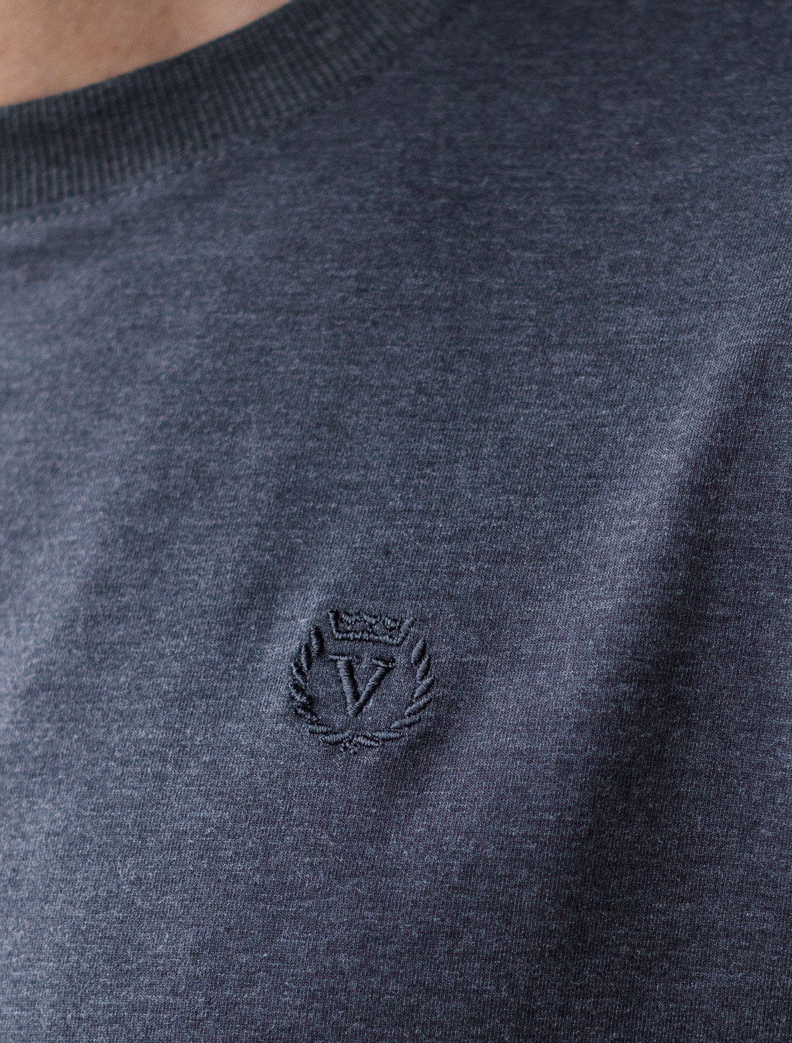 картинка Футболка мужская т.серый меланж от магазина Одежда+