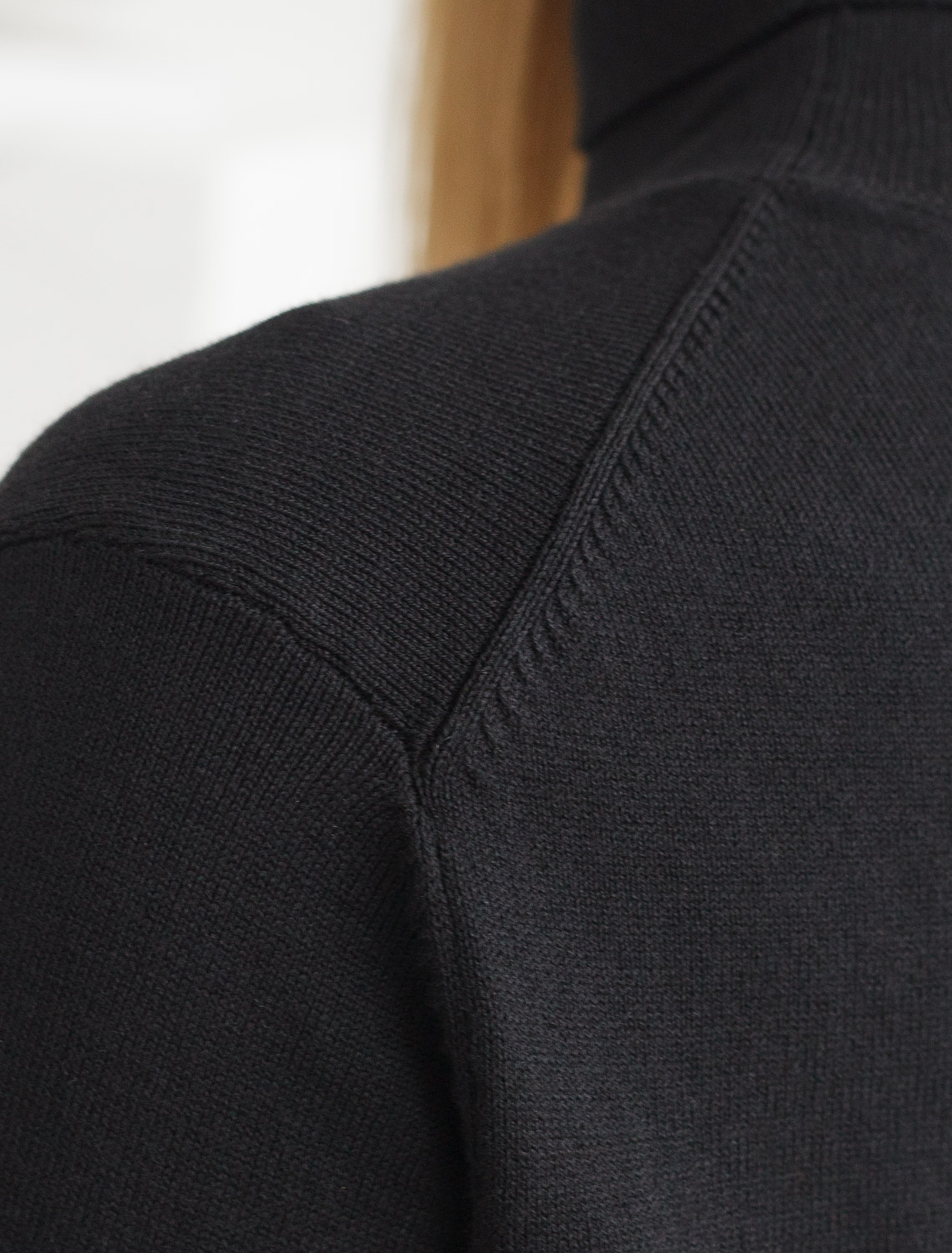 картинка Свитер женский черный от магазина Одежда+