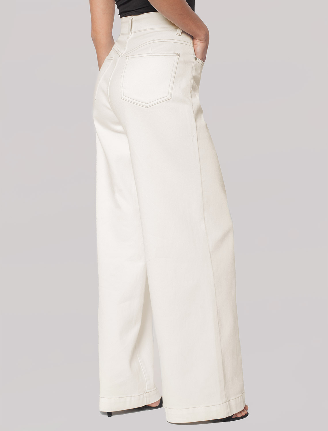 картинка Джинсы женские белый от магазина Одежда+