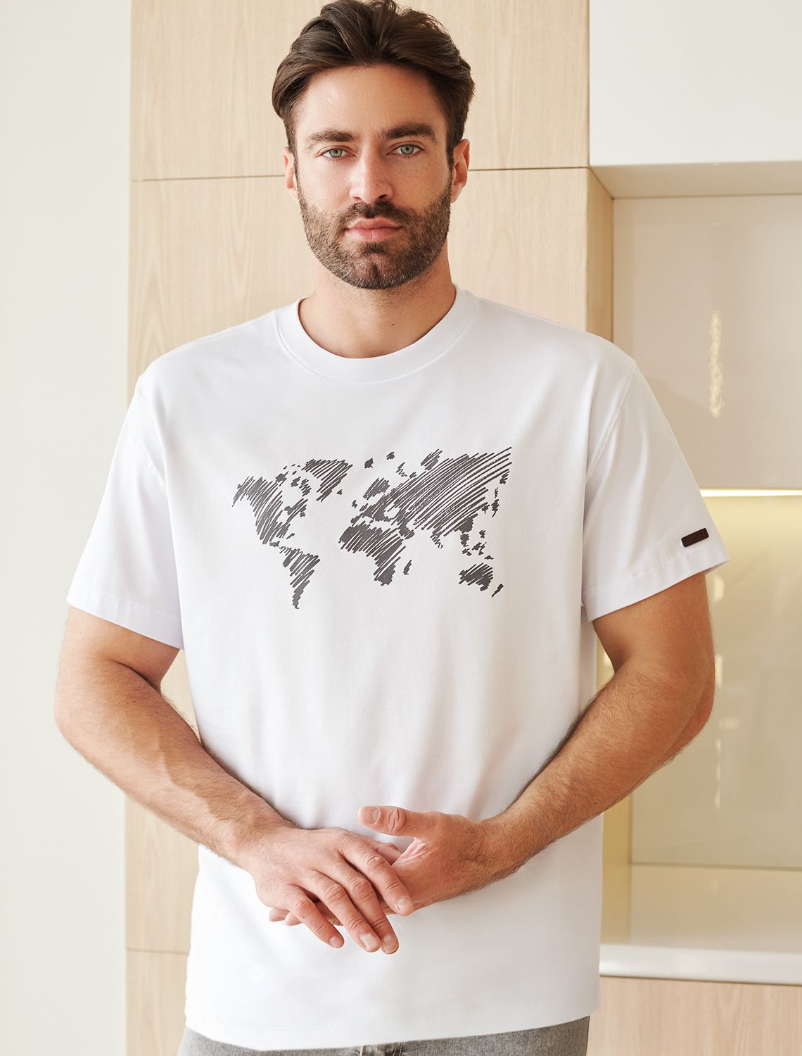 картинка Футболка мужская белый_карта от магазина Одежда+