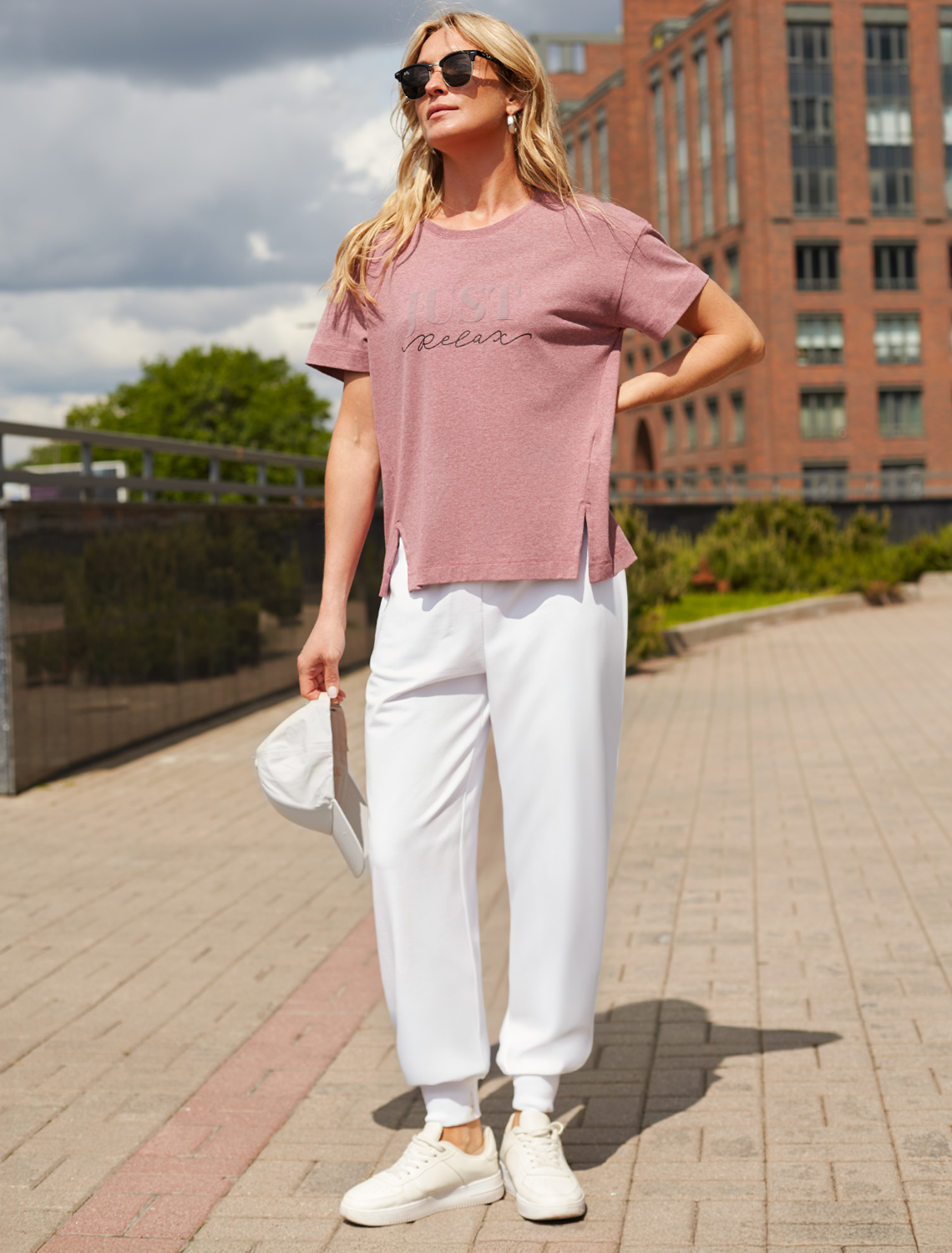 картинка Брюки женские белый от магазина Одежда+