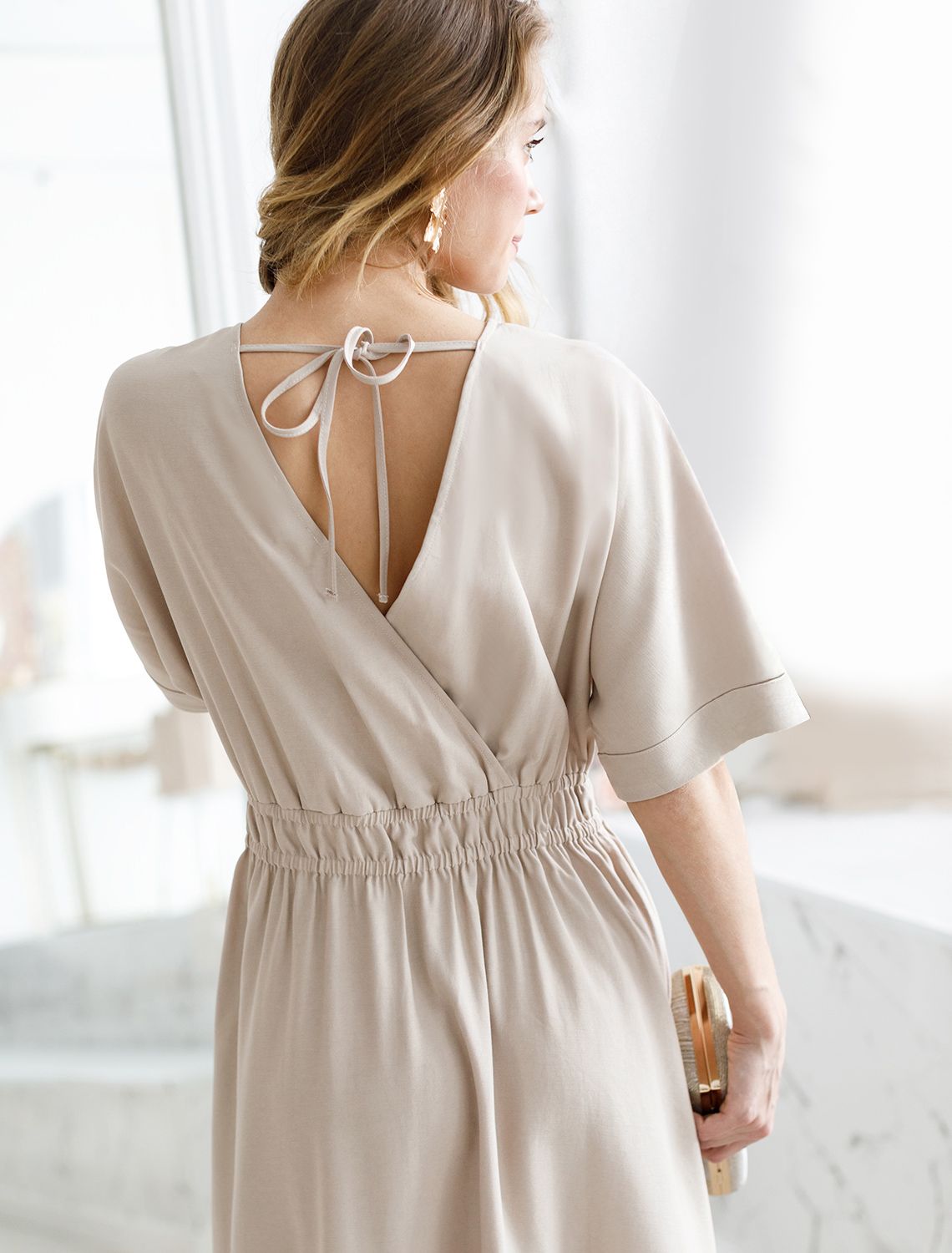 картинка Платье женское светло-бежевый магазин Одежда+ являющийся официальным дистрибьютором в России 