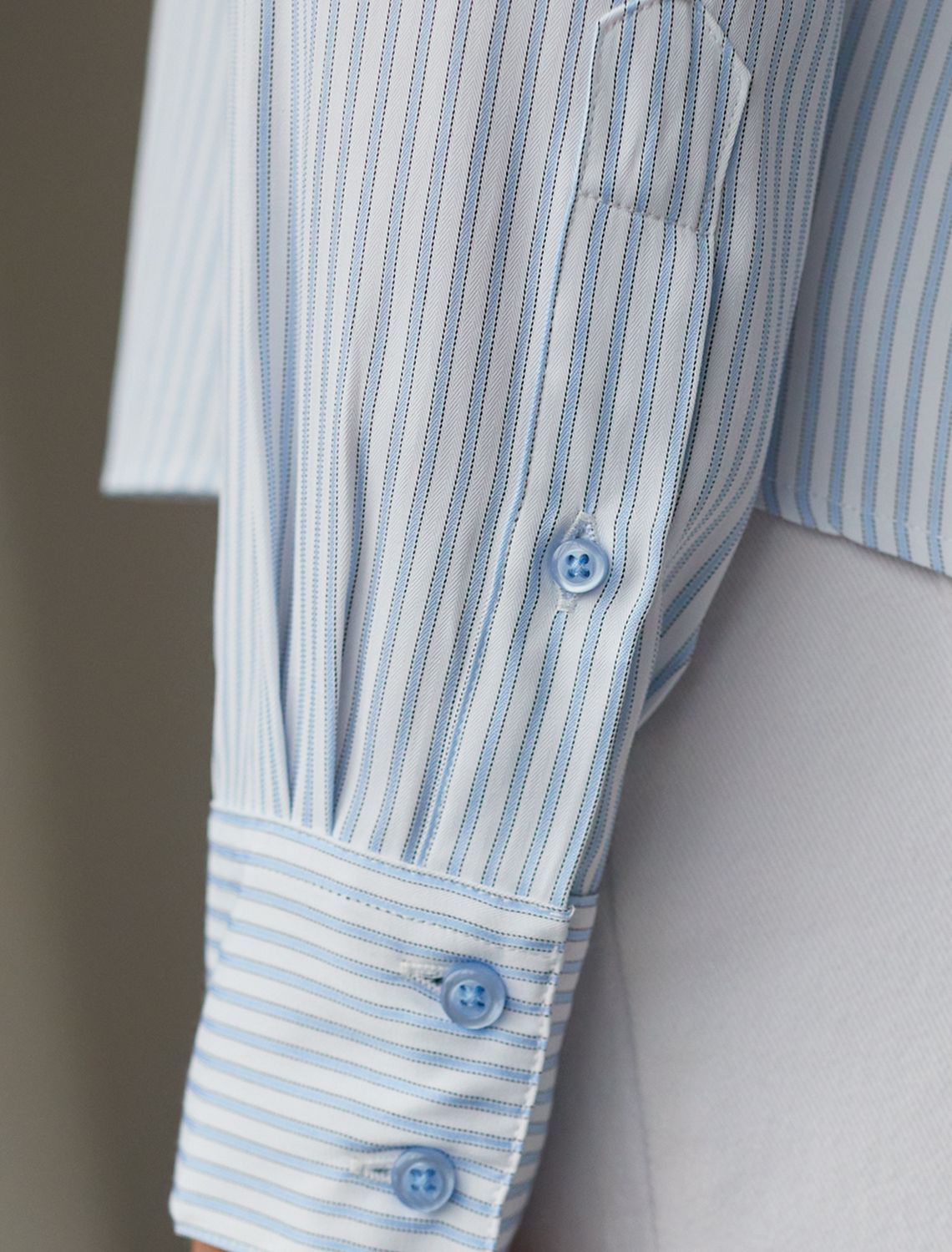 картинка Блузка женская белый-голубой от магазина Одежда+