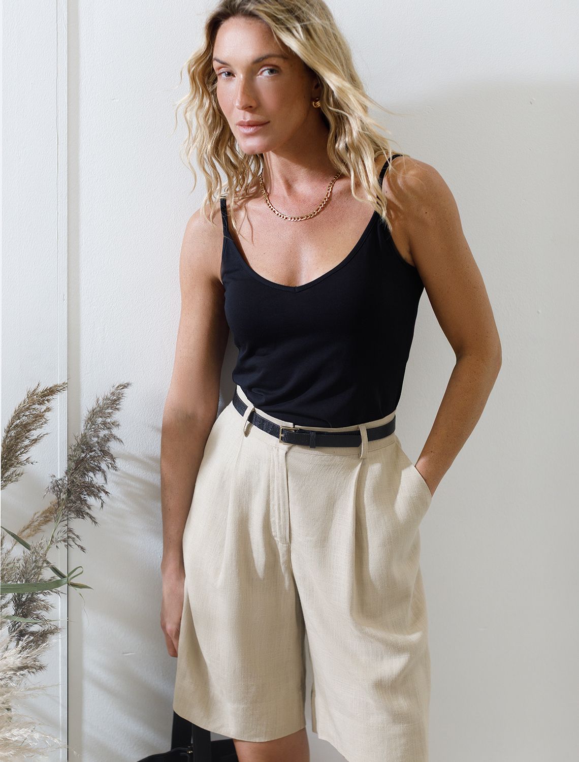 картинка Топ женский черный магазин Одежда+ являющийся официальным дистрибьютором в России 