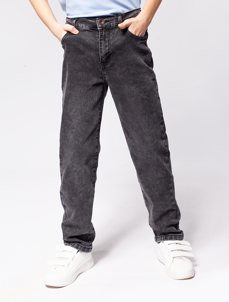 картинка Джинсы для мальчика темно-серый магазин Одежда+ являющийся официальным дистрибьютором в России 