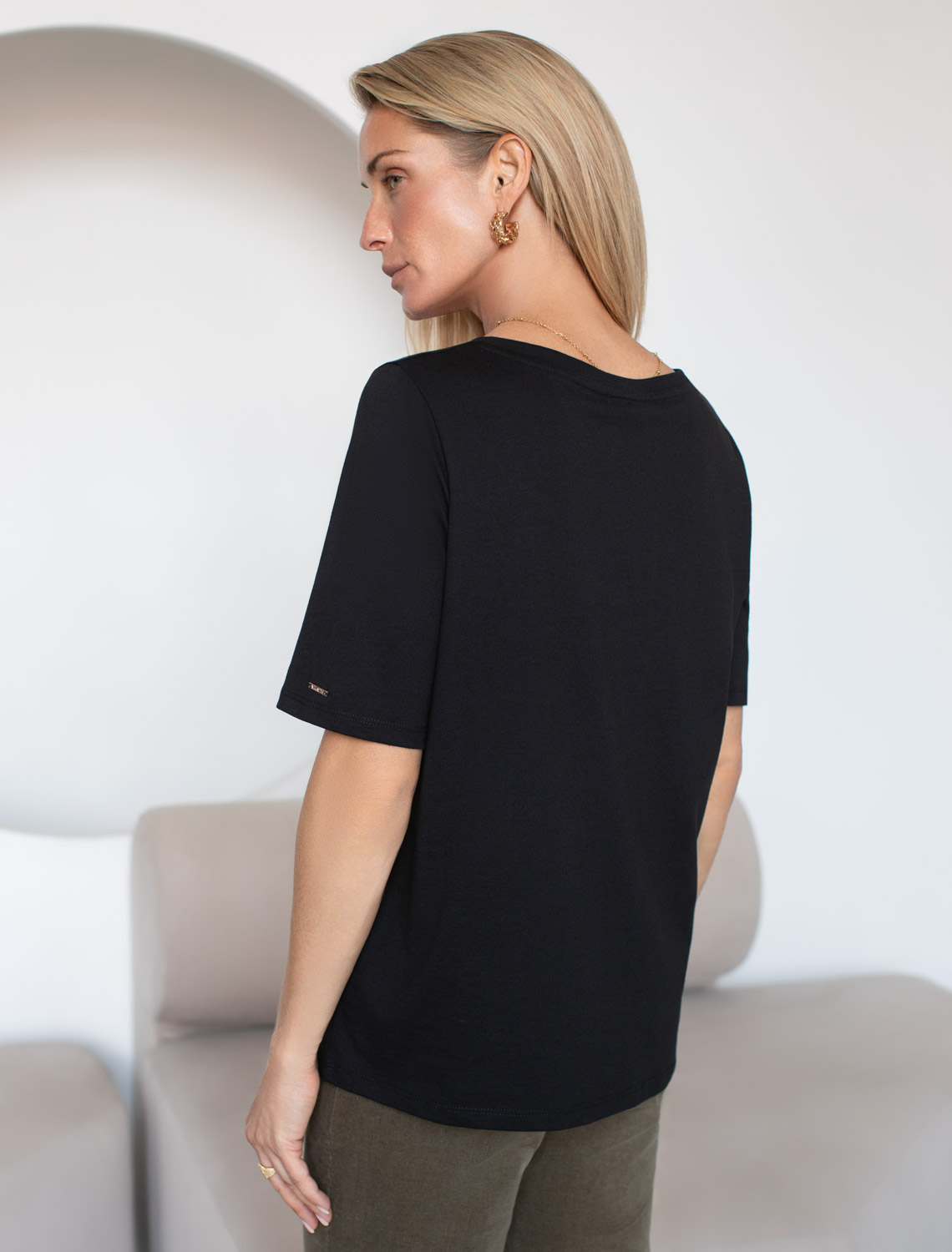 картинка Футболка женская черный от магазина Одежда+