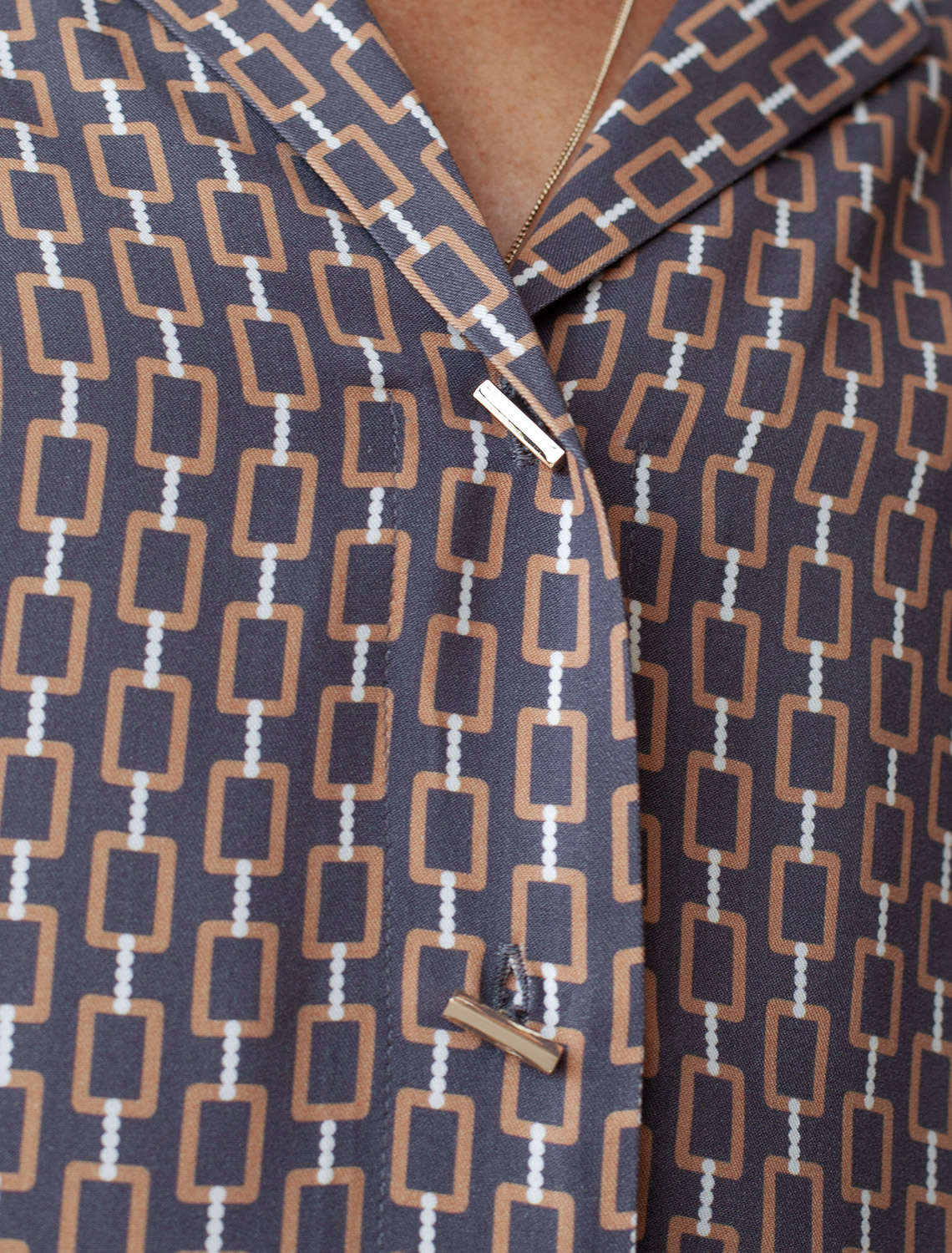 картинка Блузка женская серый-коричневый магазин Одежда+ являющийся официальным дистрибьютором в России 