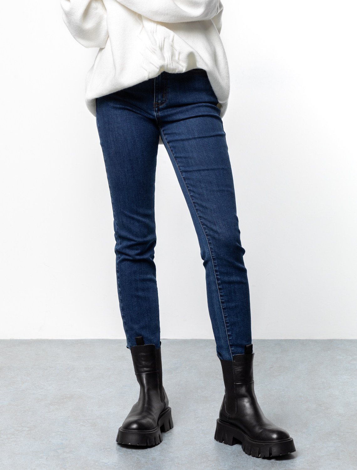 картинка Джинсы женские темно-синий от магазина Одежда+