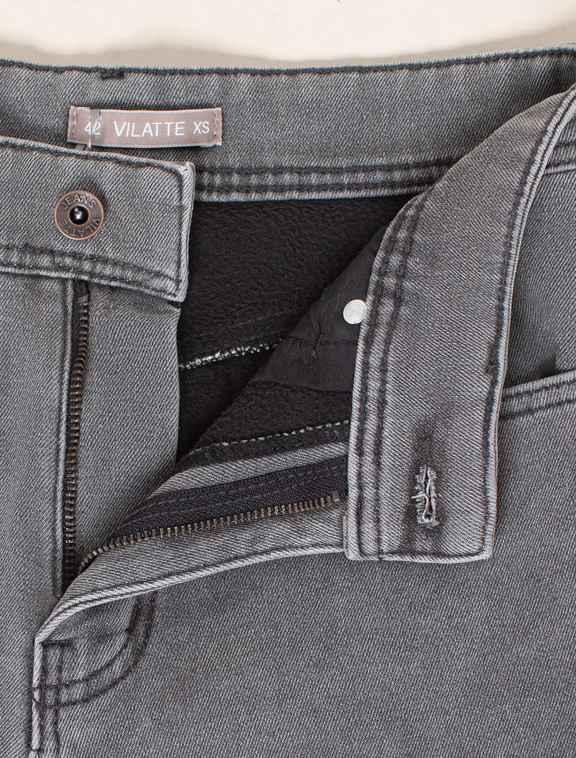 картинка Джинсы женские серый магазин Одежда+ являющийся официальным дистрибьютором в России 