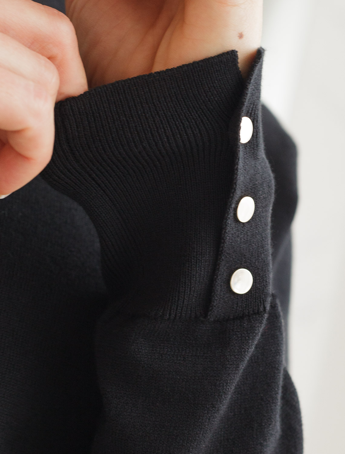 картинка Свитер женский черный магазин Одежда+ являющийся официальным дистрибьютором в России 