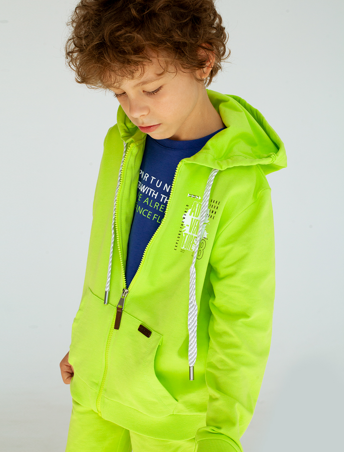 картинка Джемпер для мальчика неон магазин Одежда+ являющийся официальным дистрибьютором в России 