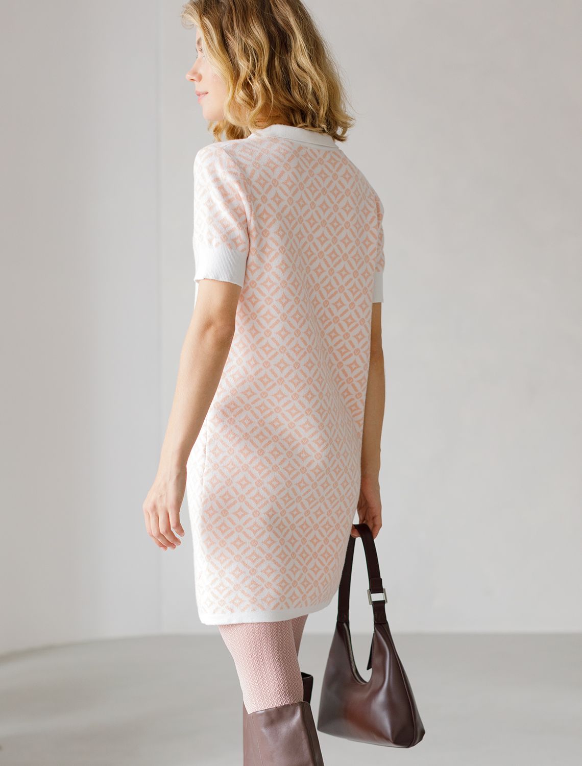 картинка Платье вязаное женское пудровый от магазина Одежда+