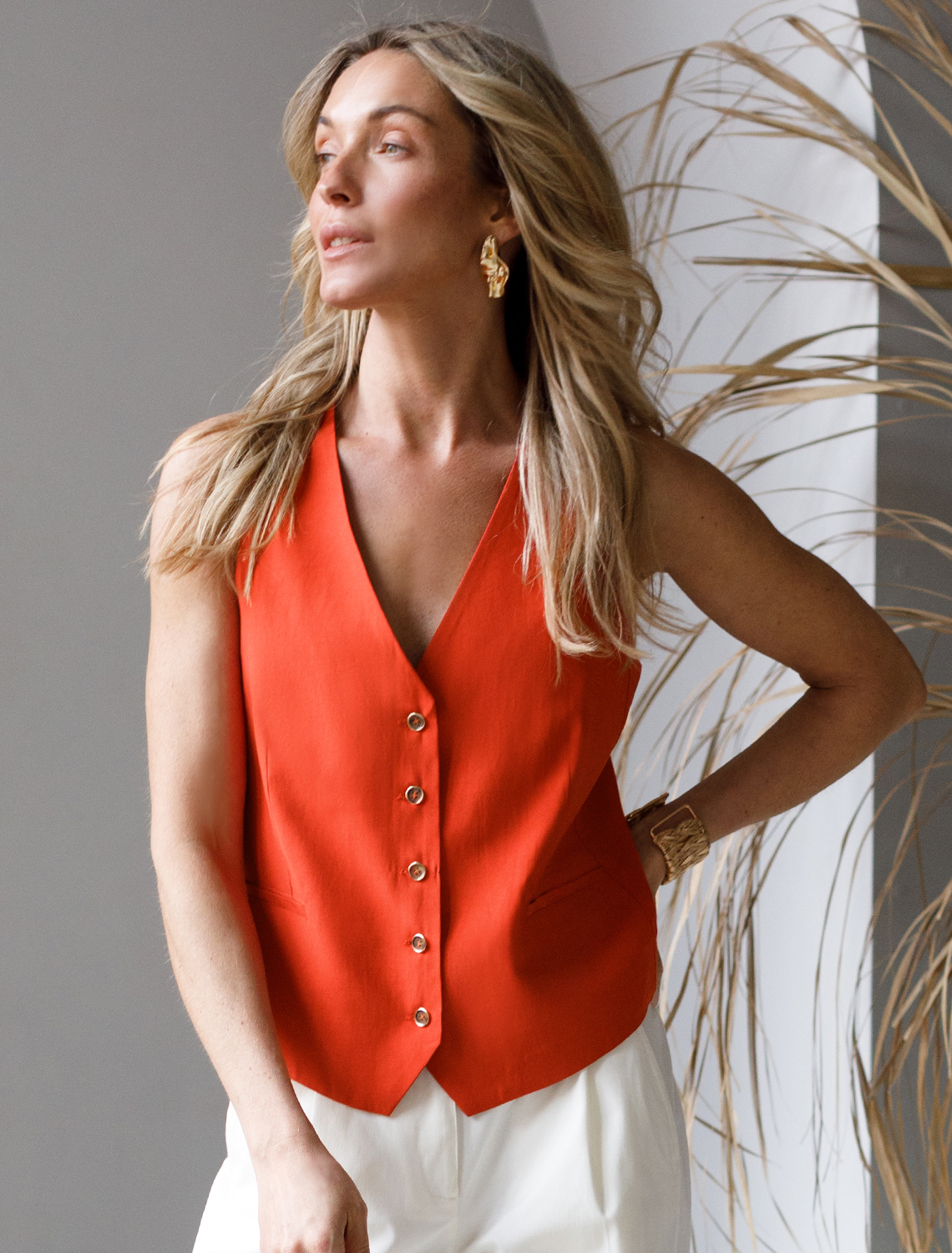 картинка Жилет женский терракотовый магазин Одежда+ являющийся официальным дистрибьютором в России 