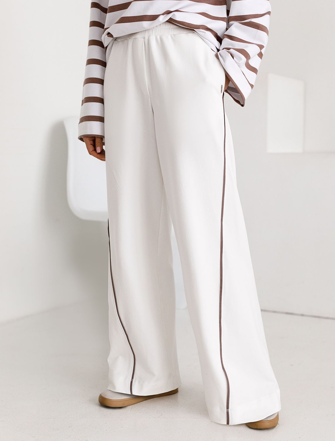 картинка Брюки женские белый магазин Одежда+ являющийся официальным дистрибьютором в России 