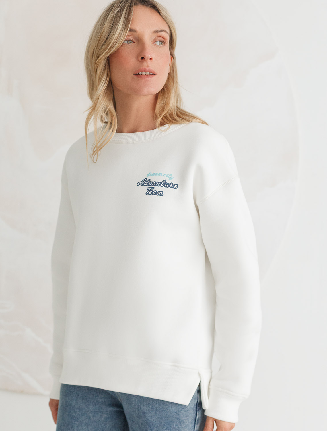 картинка Джемпер женский белый_dream city от магазина Одежда+