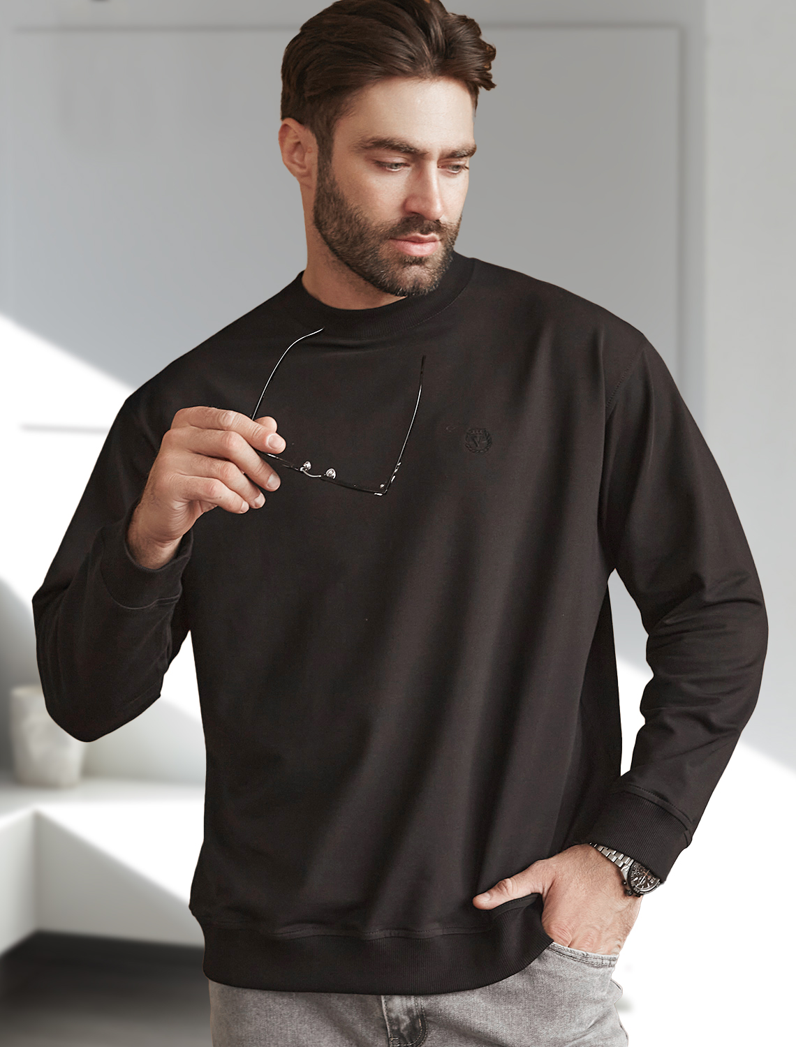 картинка Джемпер мужской черный магазин Одежда+ являющийся официальным дистрибьютором в России 