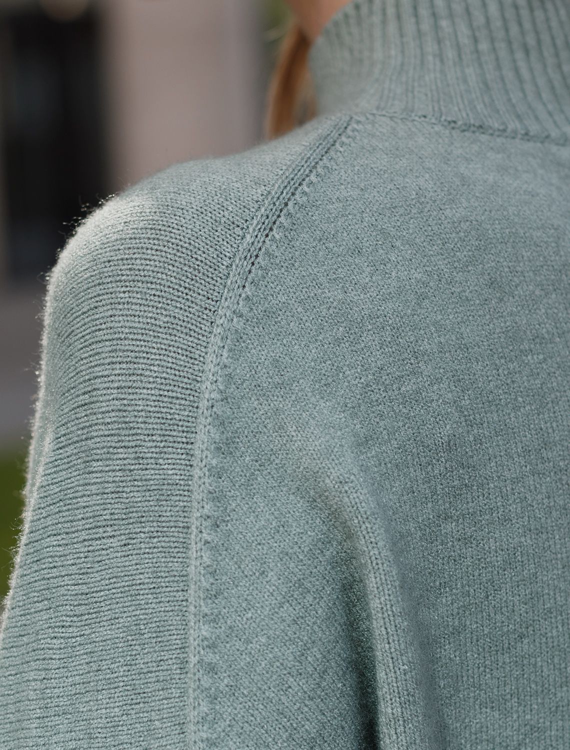 картинка Свитер женский светло-оливковый меланж от магазина Одежда+