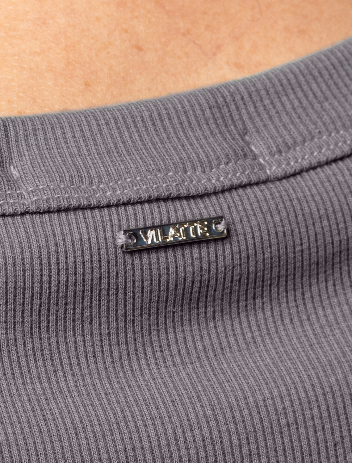 картинка Футболка женская т.серый от магазина Одежда+