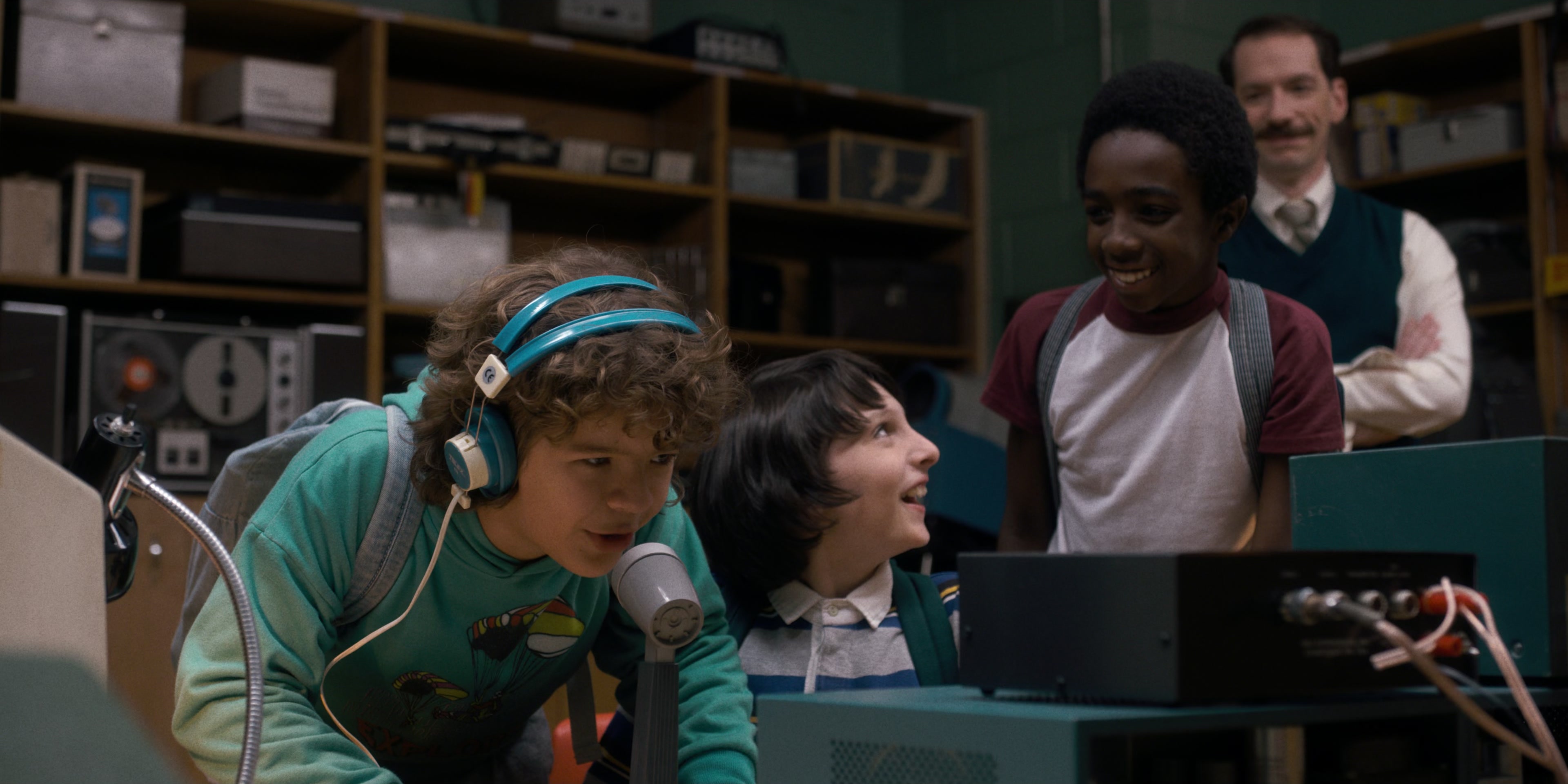 Stranger Things (2016), wide, 2.00:1 — film still
