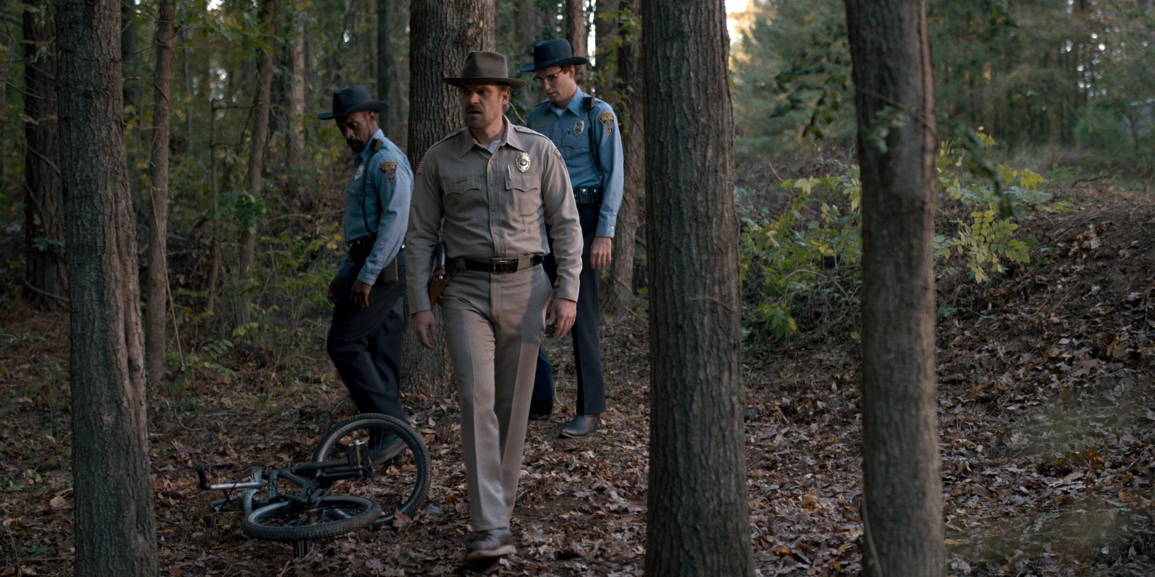 Stranger Things (2016), wide, 2.00:1 — film still
