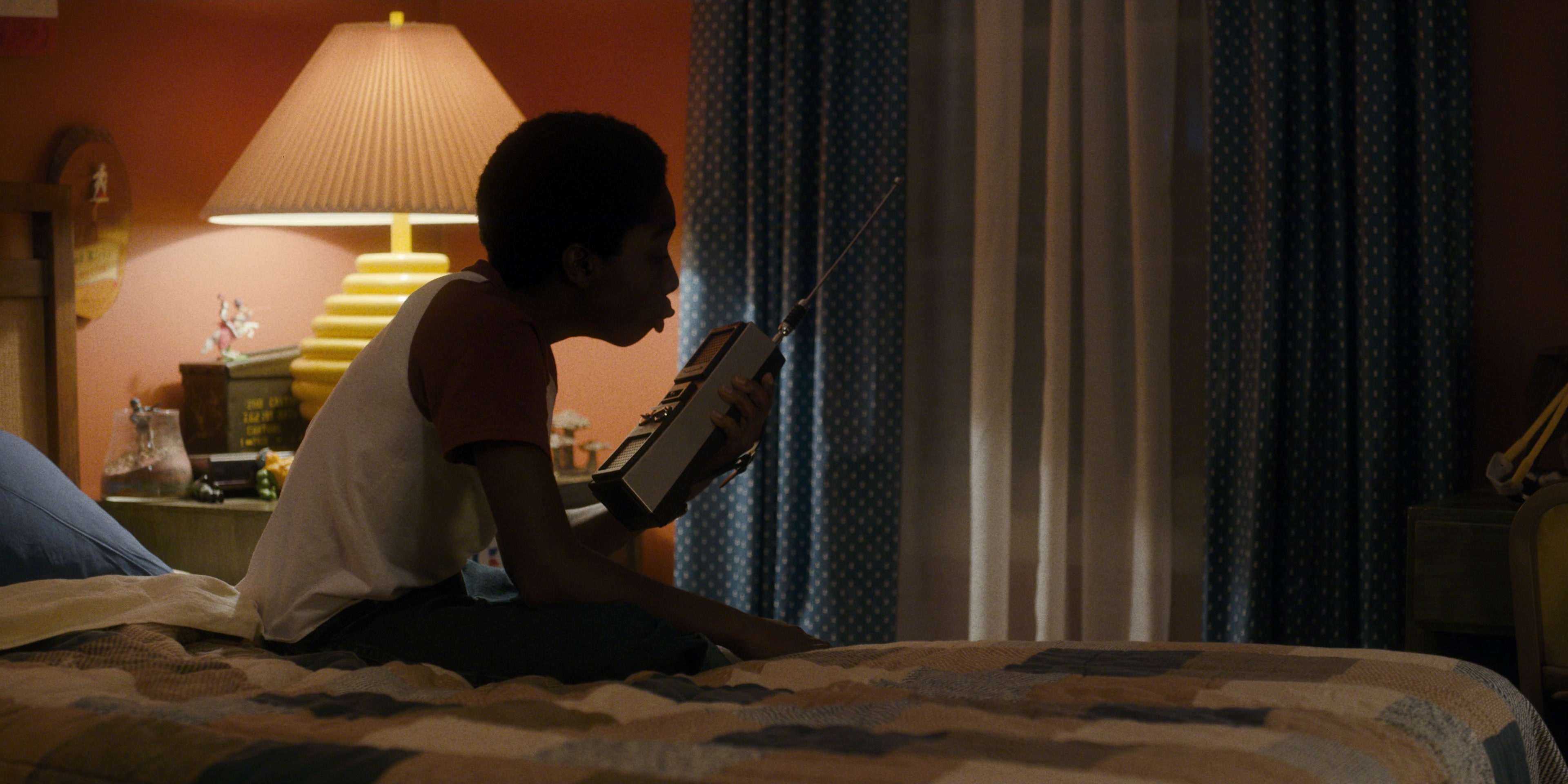 Stranger Things (2016), wide, 2.00:1 — film still