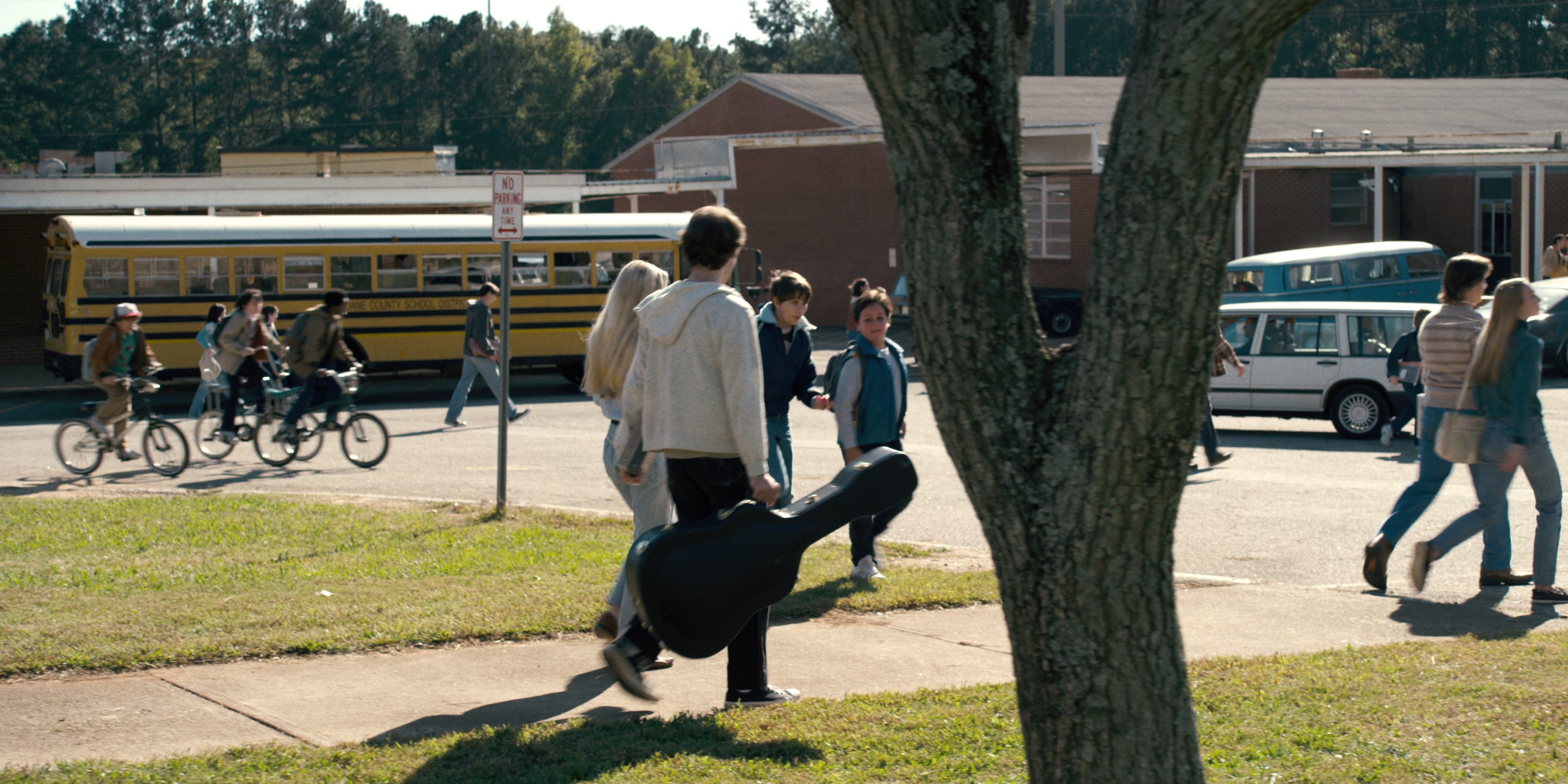 Stranger Things (2016), wide, 2.00:1 — film still