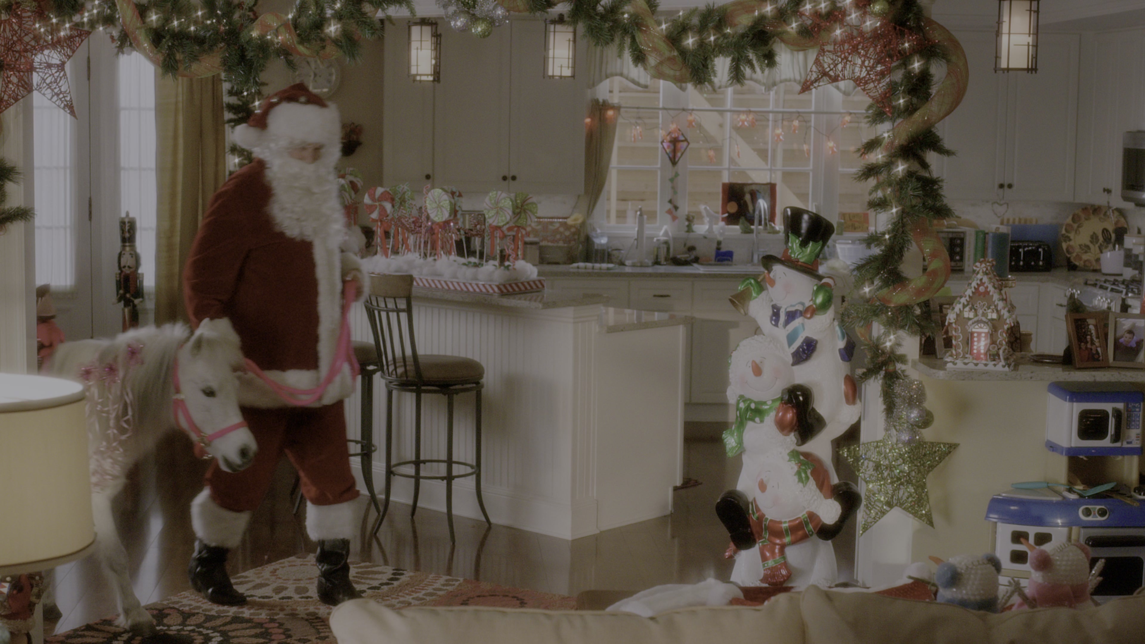 Daddy's Home (2015), wide, 1.78:1 — film still