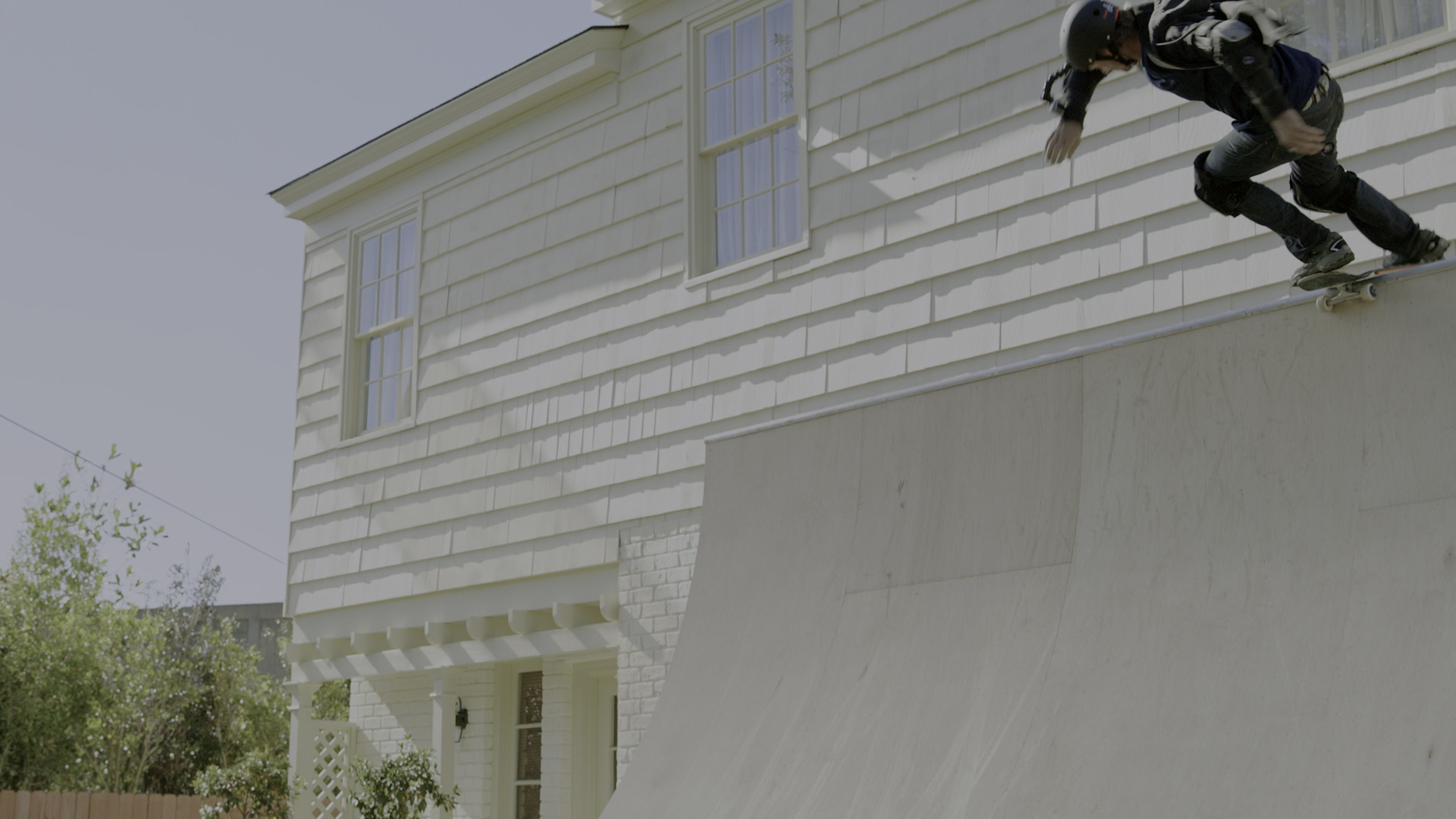 Daddy's Home (2015), wide, 1.78:1 — film still