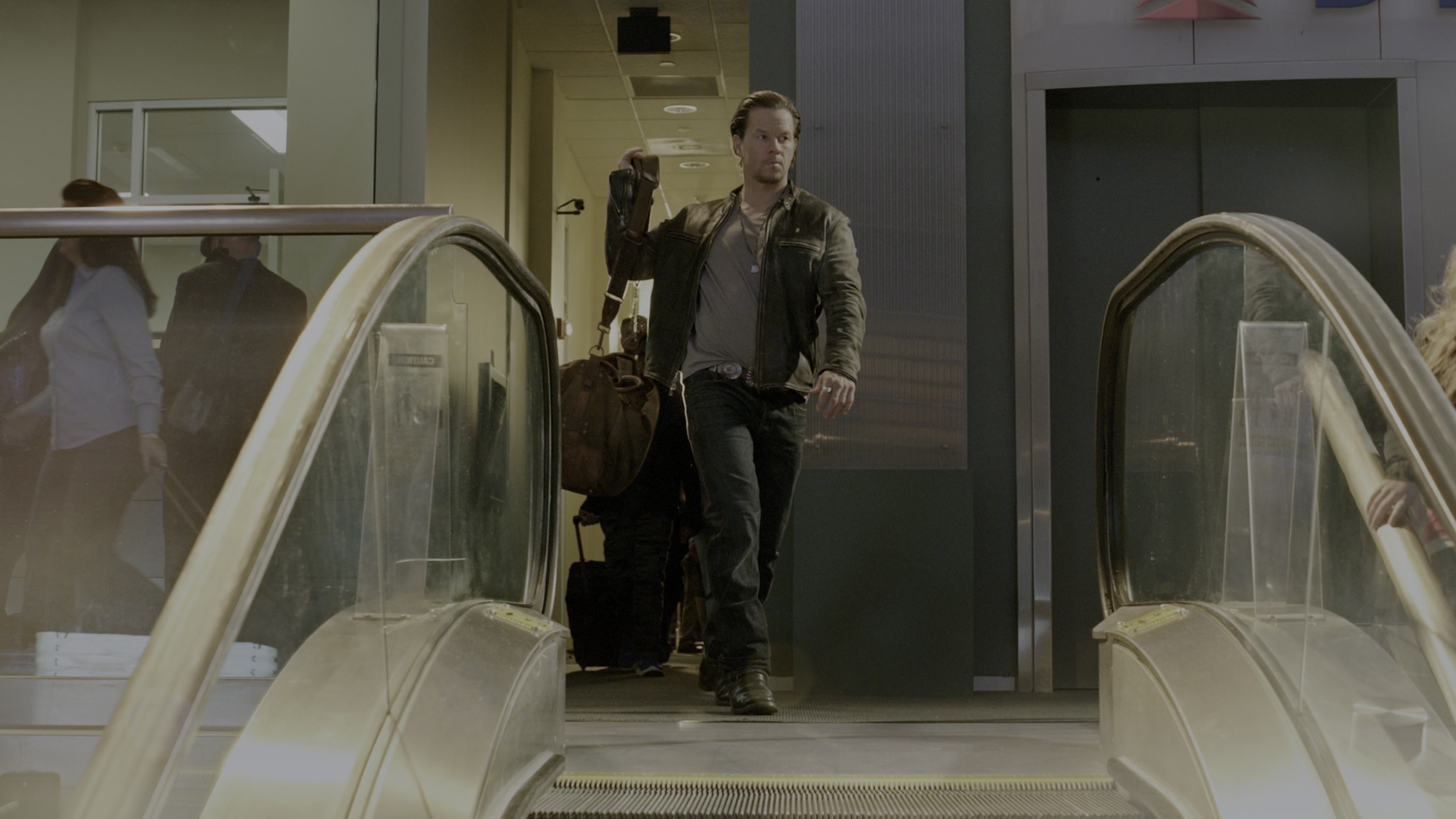 Daddy's Home (2015), wide, 1.78:1 — film still