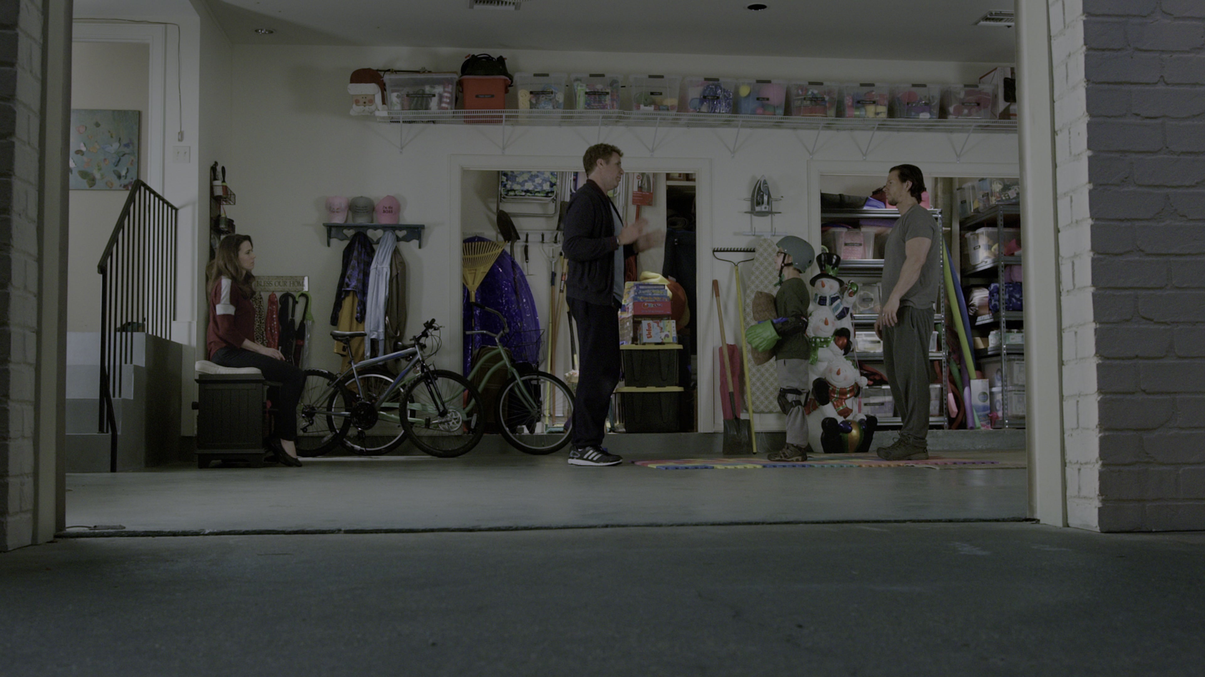 Daddy's Home (2015), wide, 1.78:1 — film still