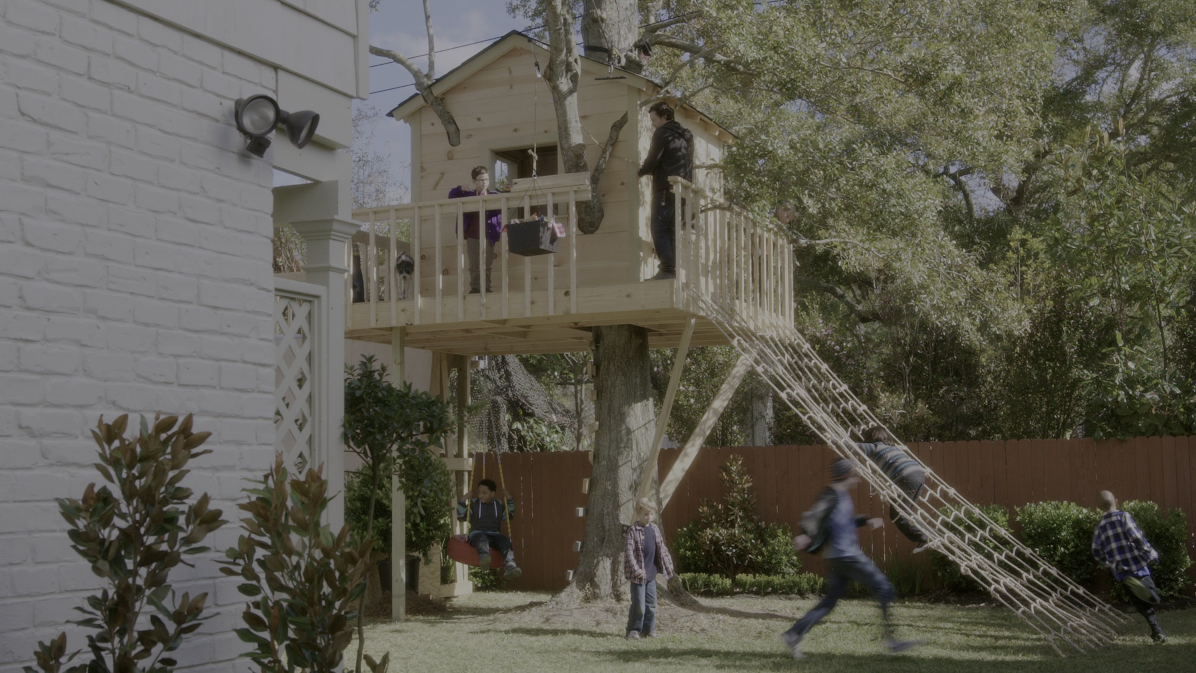 Daddy's Home (2015), wide, 1.78:1 — film still