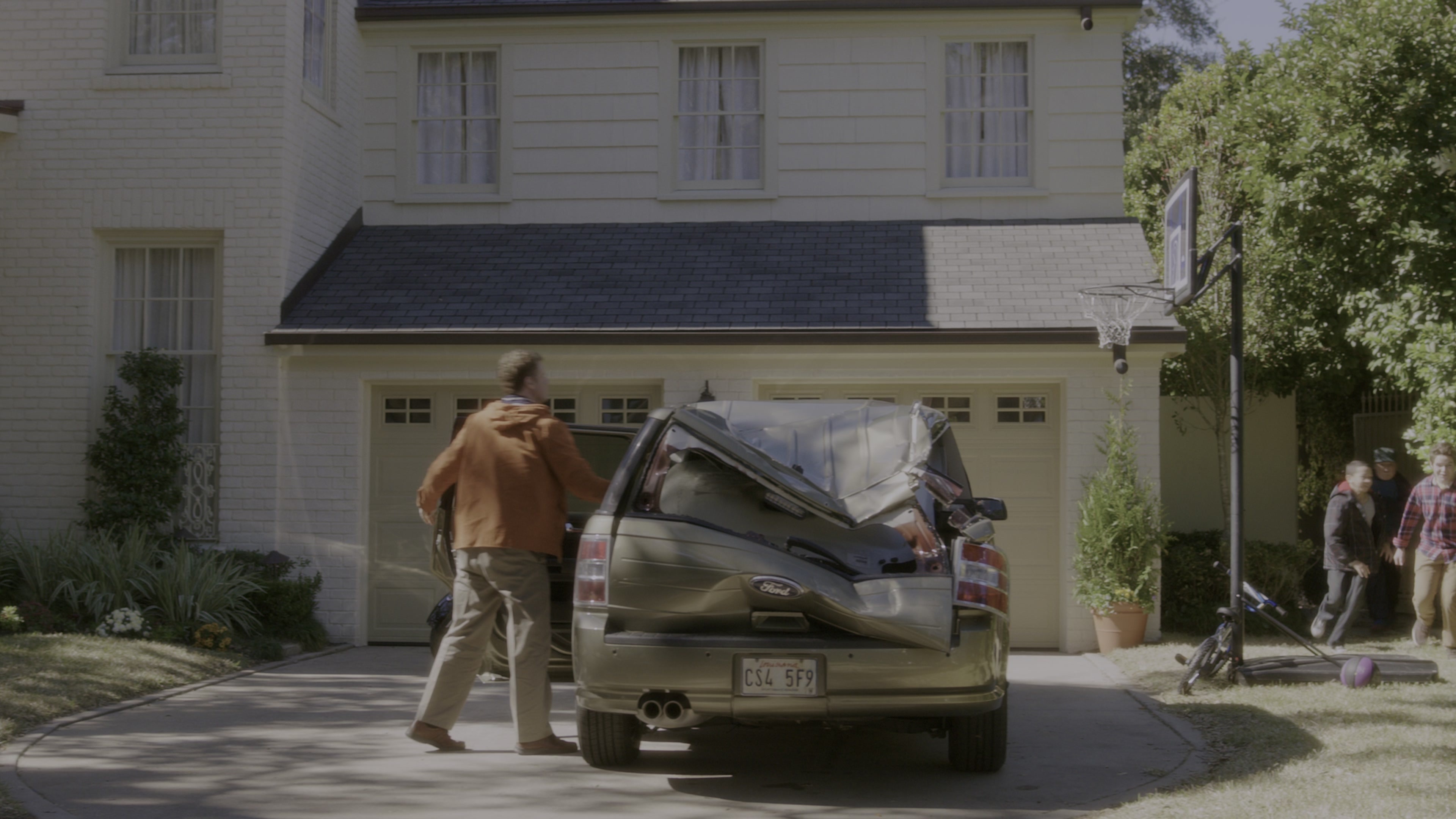 Daddy's Home (2015), wide, 1.78:1 — film still