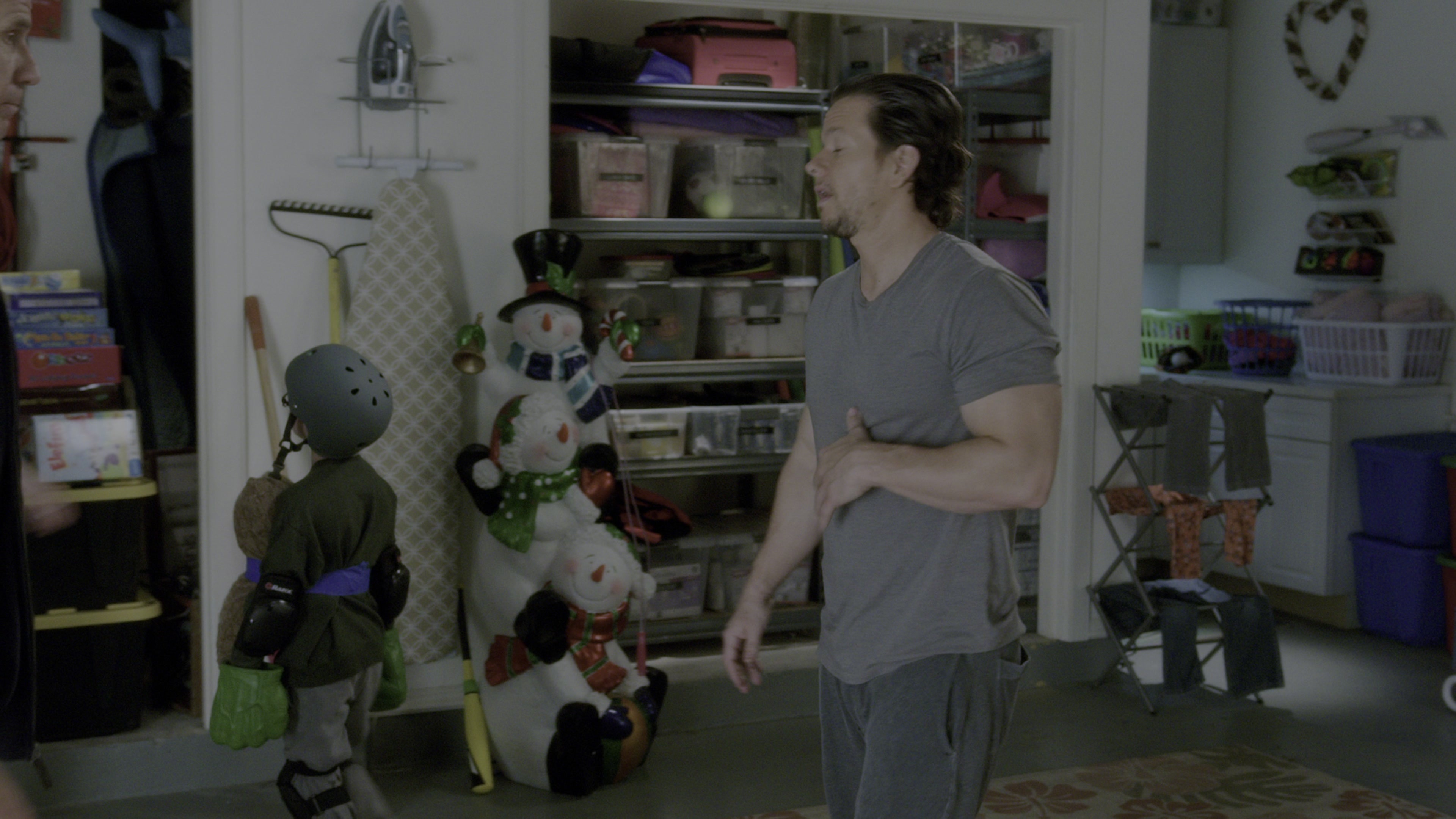 Daddy's Home (2015), wide, 1.78:1 — film still